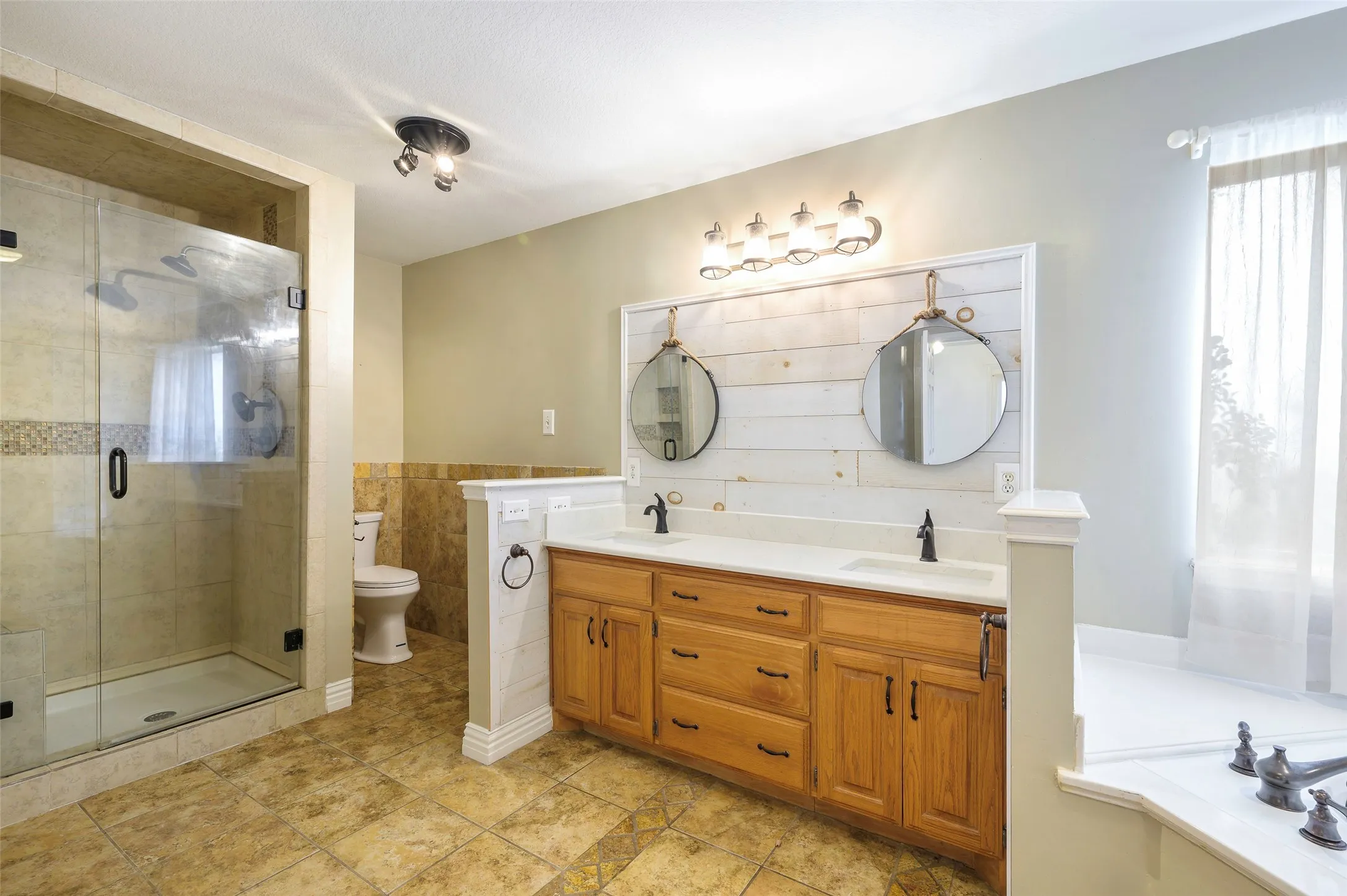 Single Family Residence For Sale in Denton County , 11278 Jackson Road, Krum, Texas 76249, 3 Bedrooms, 3 Bathrooms, 2 Garage spaces, 2,379 Sqft, built in 1995, Price $949,000, mls#21281145, Real Estate Agent in Krum, Homes For Sale in Denton county, Homes For Sale in Krum, Realtor in Krum Texas, Real Estate Brokerage Independent Realty Texas, Luminita Cordes Realtor