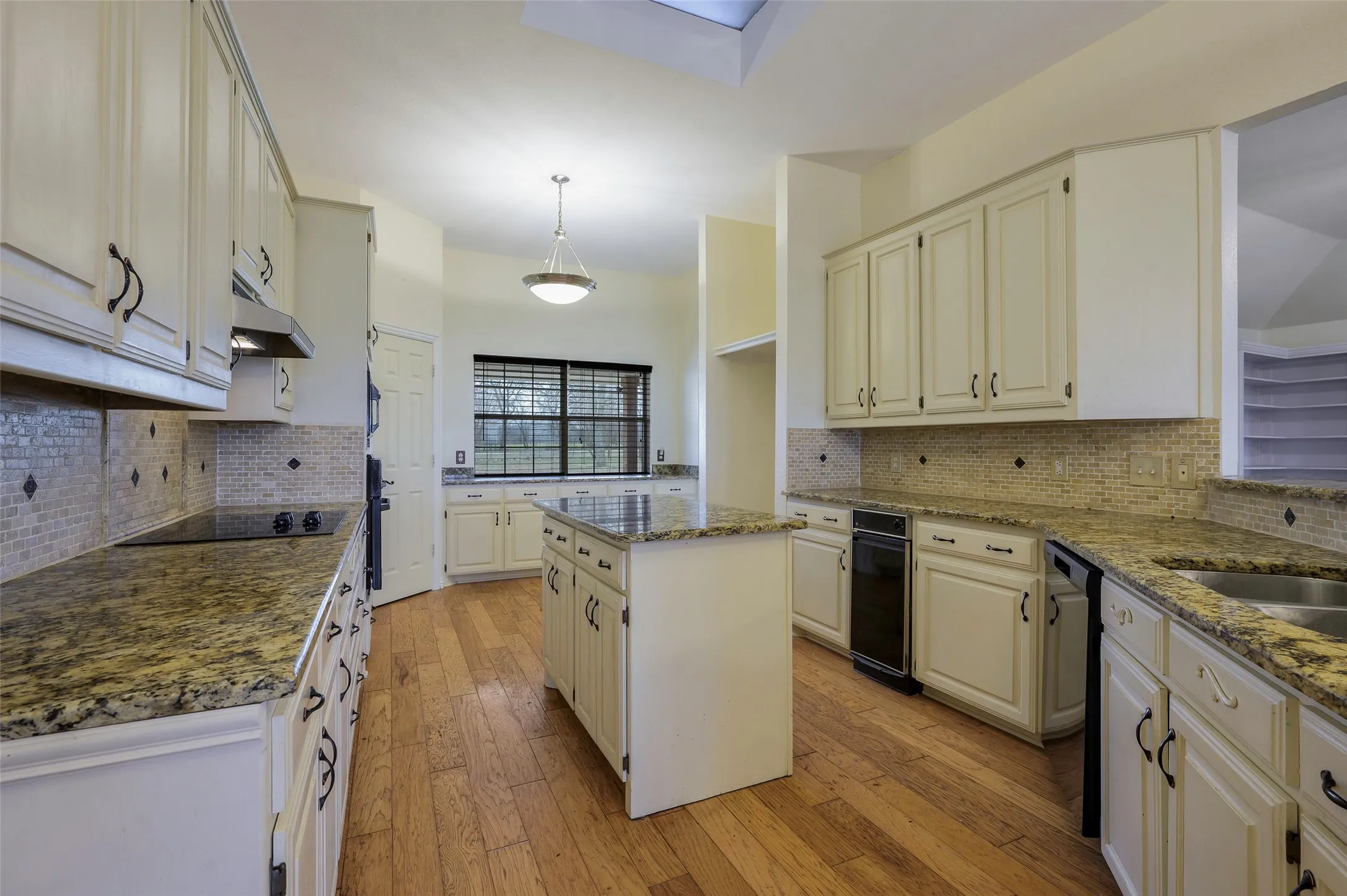 Single Family Residence For Sale in Denton County , 11278 Jackson Road, Krum, Texas 76249, 3 Bedrooms, 3 Bathrooms, 2 Garage spaces, 2,379 Sqft, built in 1995, Price $949,000, mls#21281145, Real Estate Agent in Krum, Homes For Sale in Denton county, Homes For Sale in Krum, Realtor in Krum Texas, Real Estate Brokerage Independent Realty Texas, Luminita Cordes Realtor