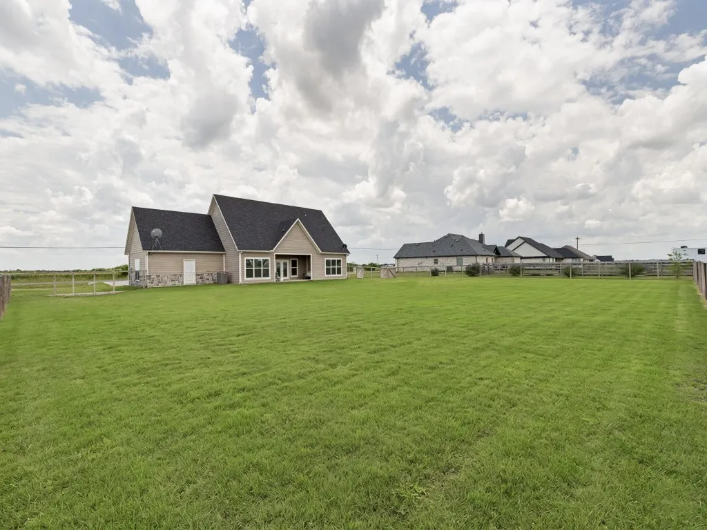 Single Family Residence For Sale in Collin County , 3110 County Road 222, Anna, Texas 75409, 4 Bedroom, 3 Bathroom, 2 Garage spaces, 2,640 Sqft, built in 2018, mls#21273606, Real Estate Agent in Anna, Homes For Sale in Collin county, Homes For Sale in Anna, Realtor in Anna Texas, Real Estate Brokerage Independent Realty Texas, Luminita Cordes Realtor