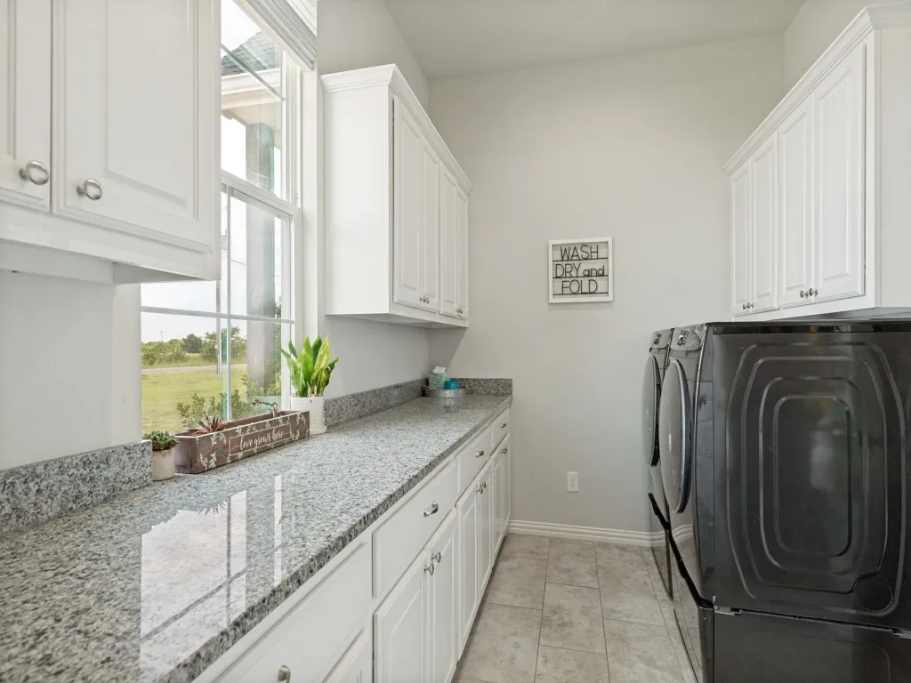 Single Family Residence For Sale in Collin County , 3110 County Road 222, Anna, Texas 75409, 4 Bedroom, 3 Bathroom, 2 Garage spaces, 2,640 Sqft, built in 2018, mls#21273606, Real Estate Agent in Anna, Homes For Sale in Collin county, Homes For Sale in Anna, Realtor in Anna Texas, Real Estate Brokerage Independent Realty Texas, Luminita Cordes Realtor