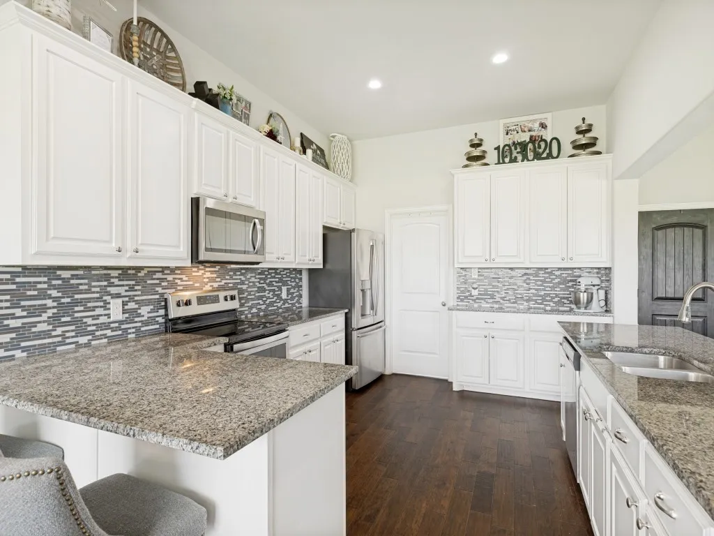 Single Family Residence For Sale in Collin County , 3110 County Road 222, Anna, Texas 75409, 4 Bedroom, 3 Bathroom, 2 Garage spaces, 2,640 Sqft, built in 2018, mls#21273606, Real Estate Agent in Anna, Homes For Sale in Collin county, Homes For Sale in Anna, Realtor in Anna Texas, Real Estate Brokerage Independent Realty Texas, Luminita Cordes Realtor