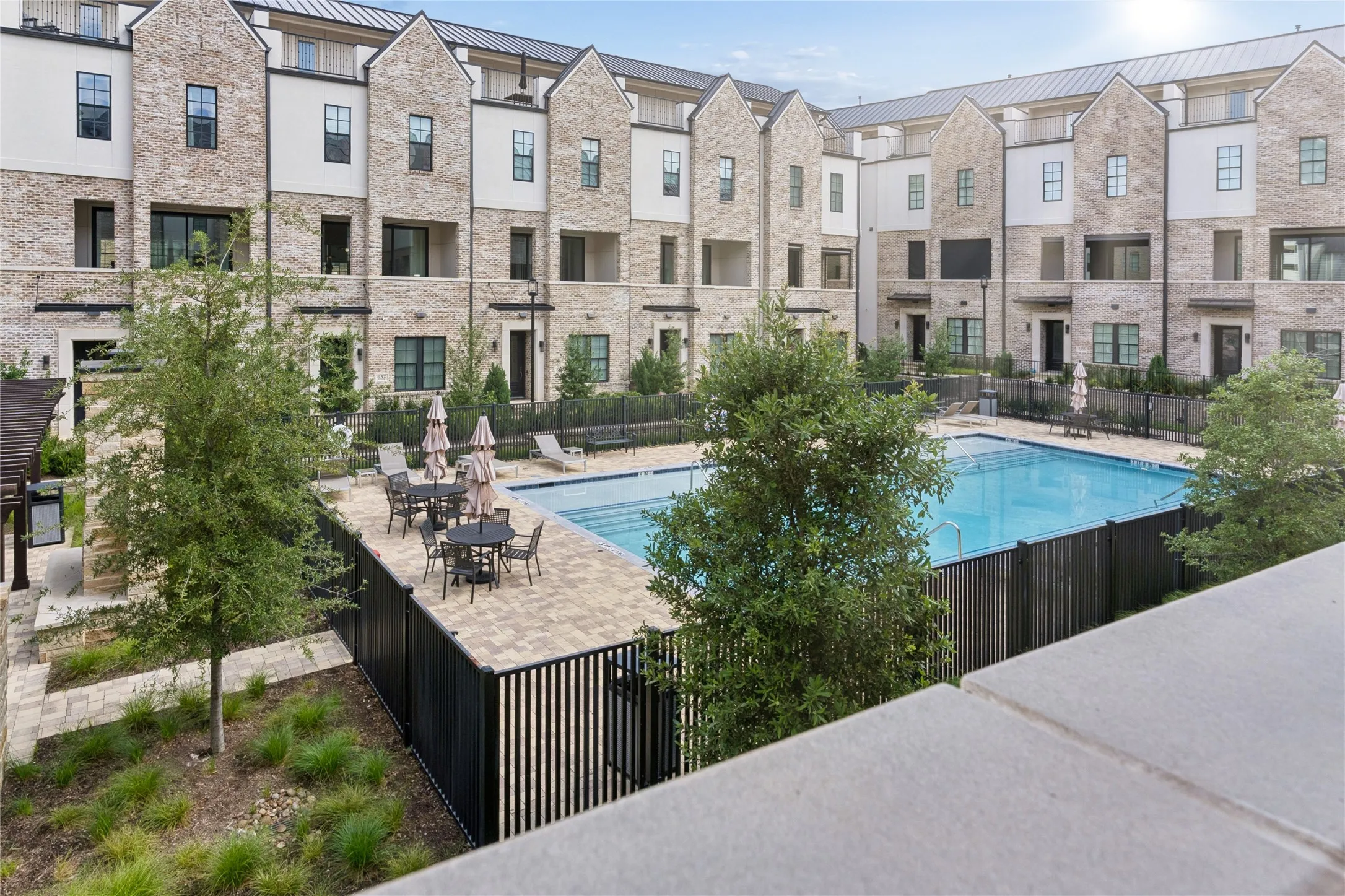 Townhouse For Sale in Dallas County , 625 Dalton Lane, Irving, Texas 75039, 3 Bedroom, 4 Bathroom, 2 Garage spaces, 2,062 Sqft, built in 2021, mls#21280184, Real Estate Agent in Irving, Homes For Sale in Dallas county, Homes For Sale in Irving, Realtor in Irving Texas, Real Estate Brokerage Independent Realty Texas, Luminita Cordes Realtor