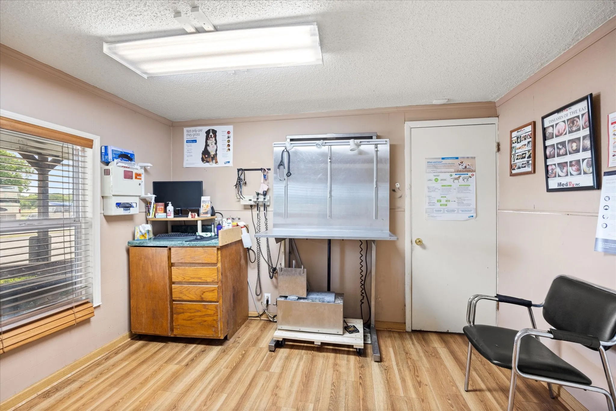 Office For Sale in Somervell County , 1401 NE Barnard Street, Glen Rose, Texas 76043, 0, 0, Garage spaces, 3,000 Sqft, built in 1987, Price $229,000, mls#21253628, Real Estate Agent in Glen Rose, Homes For Sale in Somervell county, Homes For Sale in Glen Rose, Realtor in Glen Rose Texas, Real Estate Brokerage Independent Realty Texas, Luminita Cordes Realtor