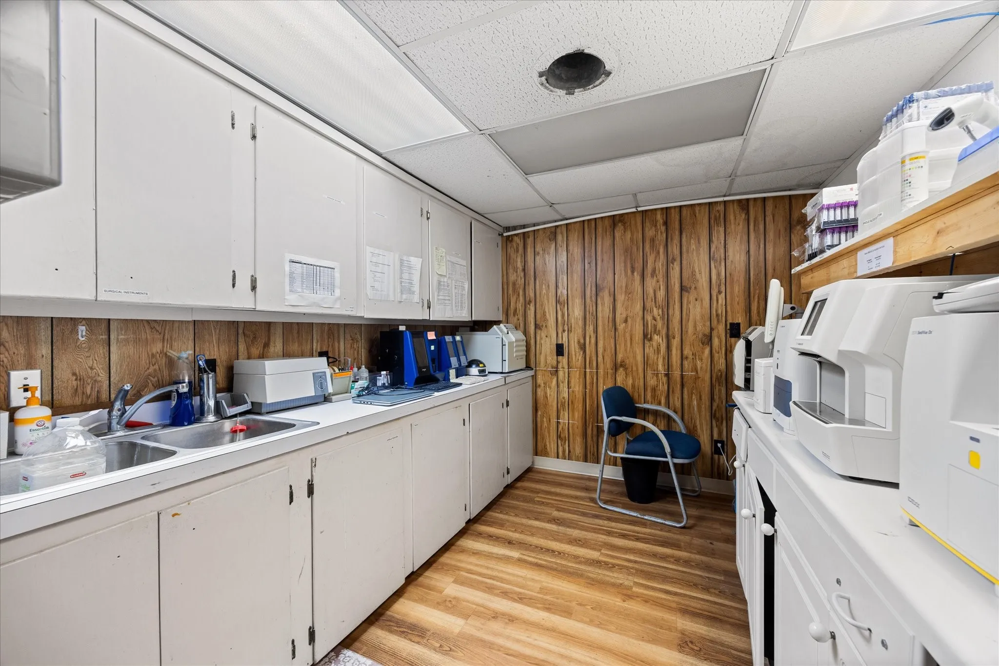 Office For Sale in Somervell County , 1401 NE Barnard Street, Glen Rose, Texas 76043, 0, 0, Garage spaces, 3,000 Sqft, built in 1987, Price $229,000, mls#21253628, Real Estate Agent in Glen Rose, Homes For Sale in Somervell county, Homes For Sale in Glen Rose, Realtor in Glen Rose Texas, Real Estate Brokerage Independent Realty Texas, Luminita Cordes Realtor