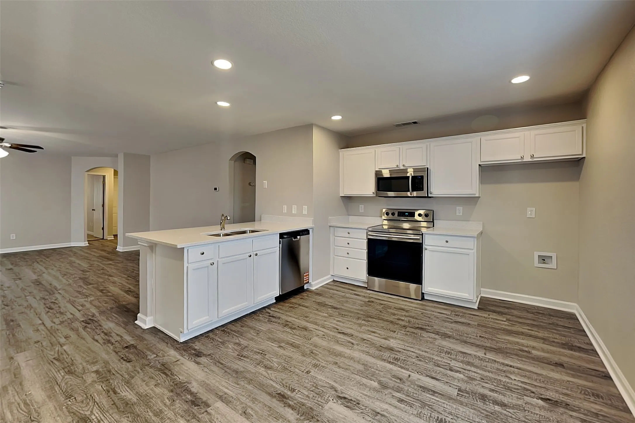 Single Family Residence For Rent in Tarrant County , 10469 Winding Passage Way, Fort Worth, Texas 76131, 3 Bedroom, 2 Bathroom, 2 Garage spaces, 1,688 Sqft, built in 2006, mls#21281158, Real Estate Agent in Fort Worth, Homes For Rent in Tarrant county, Homes For Rent in Fort Worth, Realtor in Fort Worth Texas, Real Estate Brokerage Independent Realty Texas, Luminita Cordes Realtor
