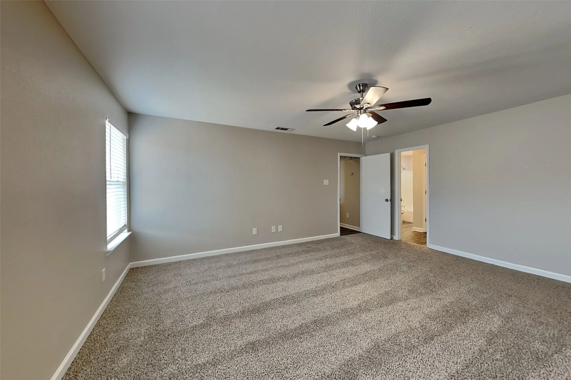 Single Family Residence For Rent in Tarrant County , 10469 Winding Passage Way, Fort Worth, Texas 76131, 3 Bedroom, 2 Bathroom, 2 Garage spaces, 1,688 Sqft, built in 2006, mls#21281158, Real Estate Agent in Fort Worth, Homes For Rent in Tarrant county, Homes For Rent in Fort Worth, Realtor in Fort Worth Texas, Real Estate Brokerage Independent Realty Texas, Luminita Cordes Realtor