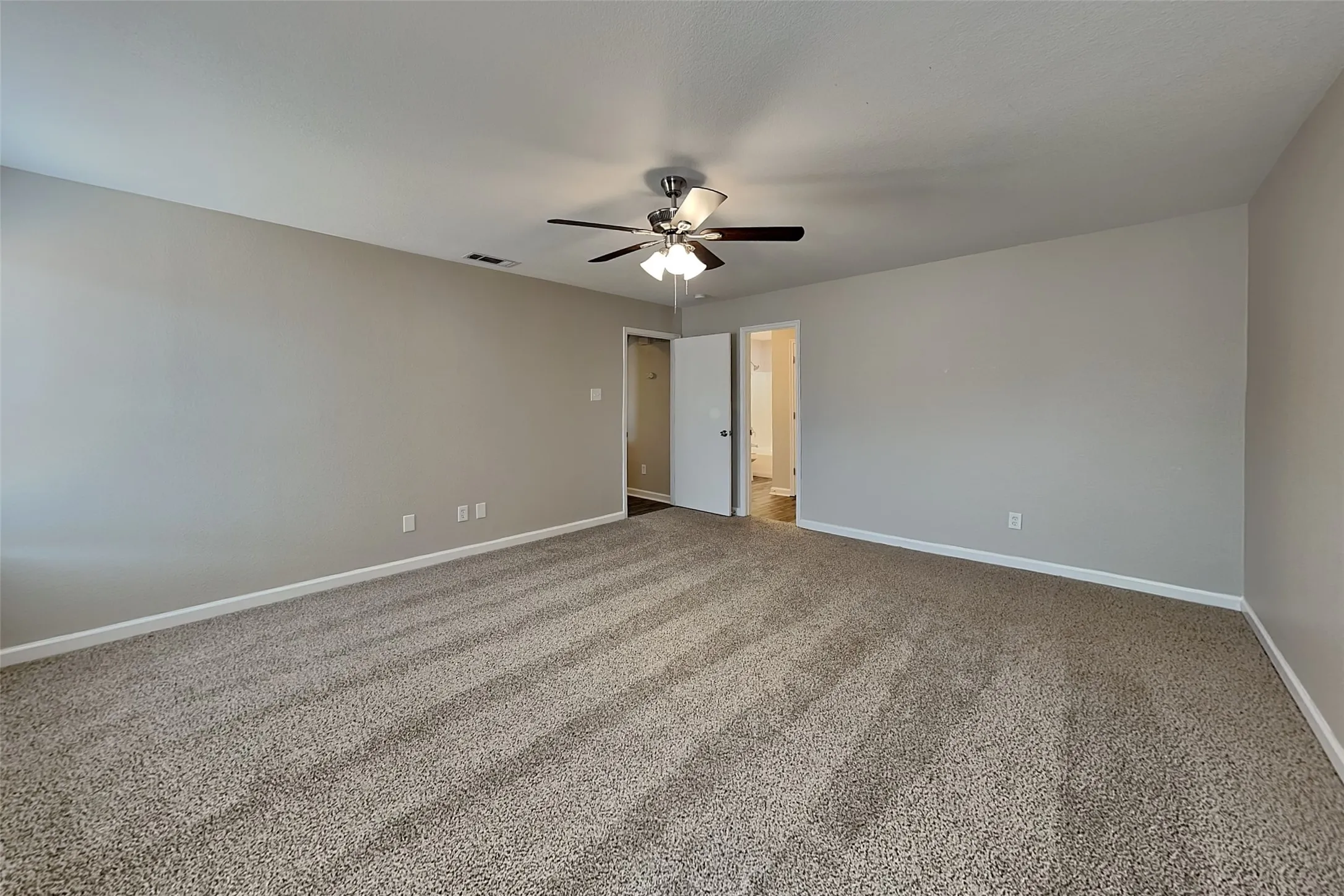 Single Family Residence For Rent in Tarrant County , 10469 Winding Passage Way, Fort Worth, Texas 76131, 3 Bedroom, 2 Bathroom, 2 Garage spaces, 1,688 Sqft, built in 2006, mls#21281158, Real Estate Agent in Fort Worth, Homes For Rent in Tarrant county, Homes For Rent in Fort Worth, Realtor in Fort Worth Texas, Real Estate Brokerage Independent Realty Texas, Luminita Cordes Realtor