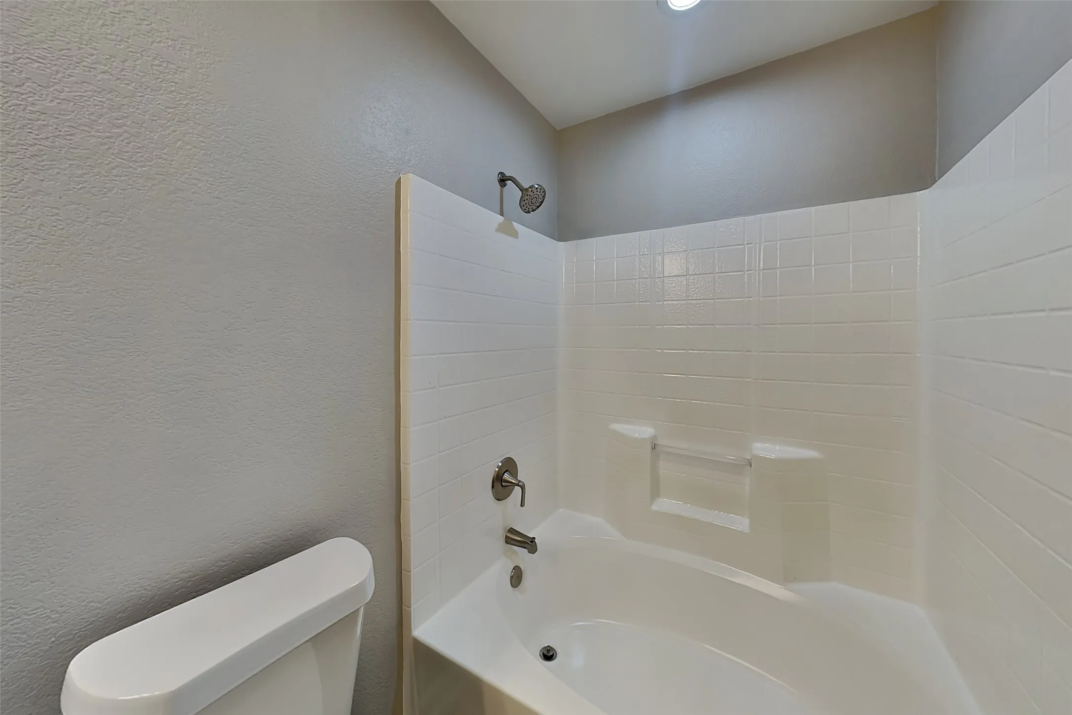 Single Family Residence For Rent in Tarrant County , 10469 Winding Passage Way, Fort Worth, Texas 76131, 3 Bedroom, 2 Bathroom, 2 Garage spaces, 1,688 Sqft, built in 2006, mls#21281158, Real Estate Agent in Fort Worth, Homes For Rent in Tarrant county, Homes For Rent in Fort Worth, Realtor in Fort Worth Texas, Real Estate Brokerage Independent Realty Texas, Luminita Cordes Realtor