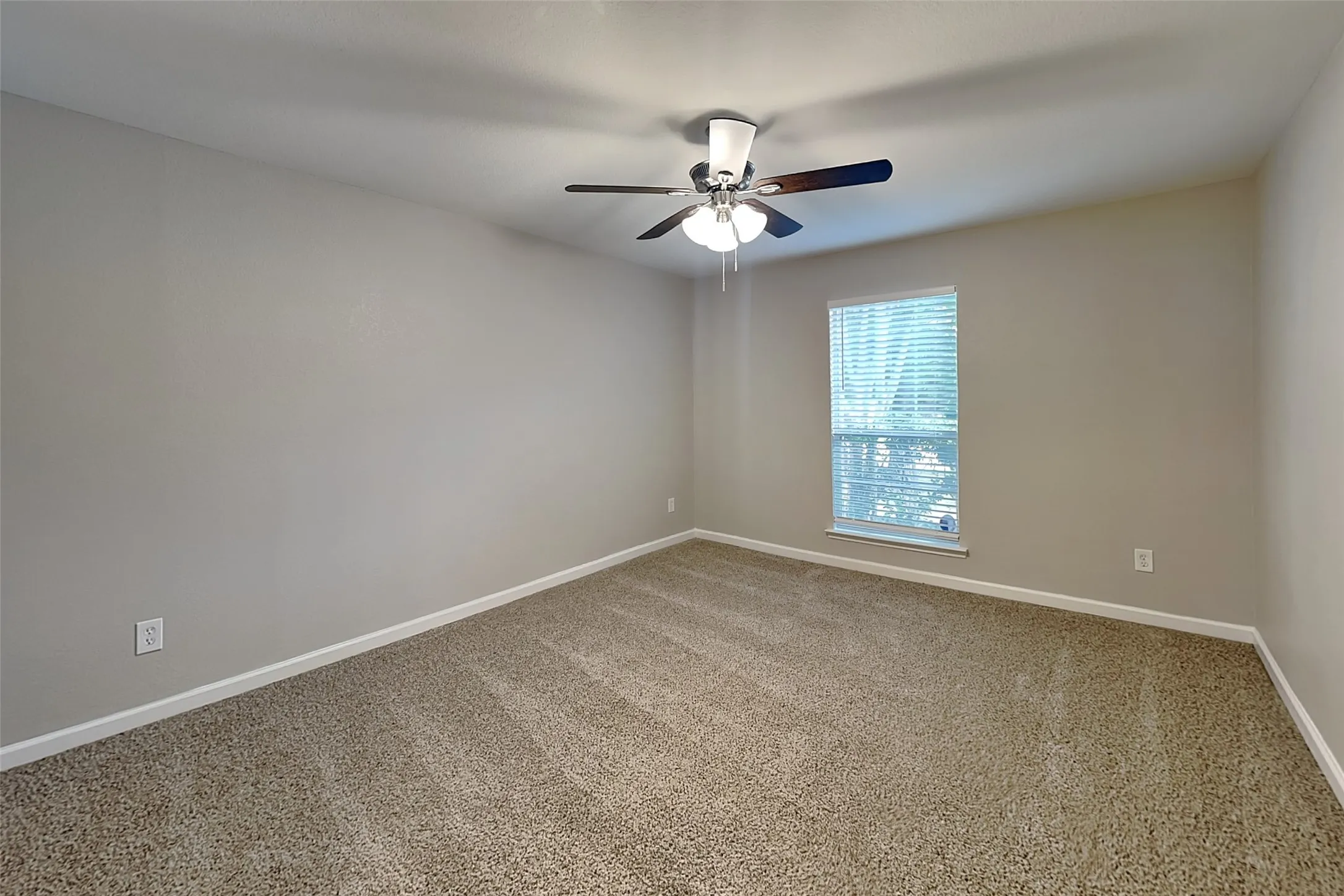 Single Family Residence For Rent in Tarrant County , 10469 Winding Passage Way, Fort Worth, Texas 76131, 3 Bedroom, 2 Bathroom, 2 Garage spaces, 1,688 Sqft, built in 2006, mls#21281158, Real Estate Agent in Fort Worth, Homes For Rent in Tarrant county, Homes For Rent in Fort Worth, Realtor in Fort Worth Texas, Real Estate Brokerage Independent Realty Texas, Luminita Cordes Realtor