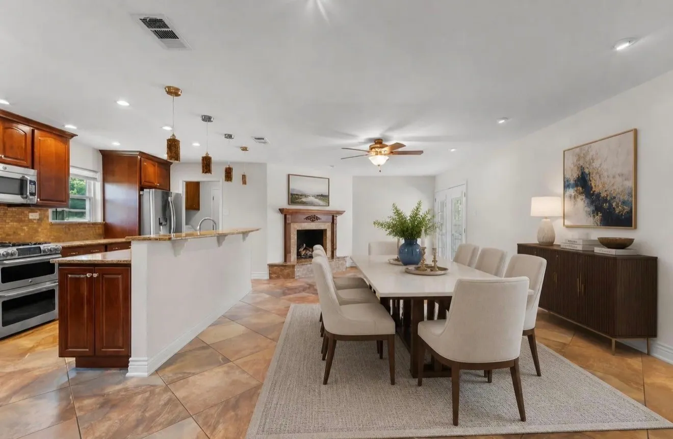 this room has been virtually staged
