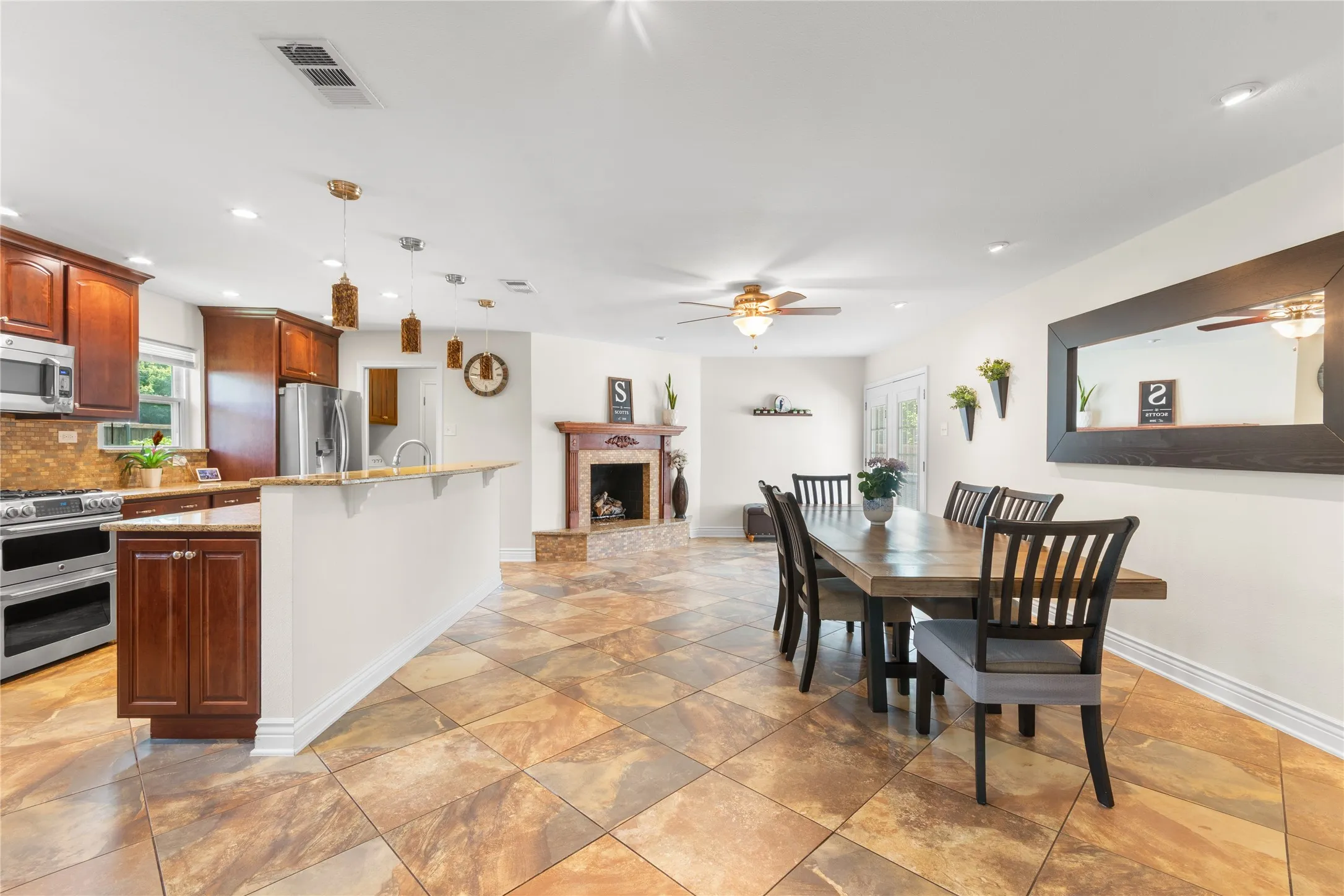 Single Family Residence For Sale in Dallas County , 2530 Springhill Drive, Dallas, Texas 75228, 3 Bedroom, 2 Bathroom, 2 Garage spaces, 1,893 Sqft, built in 1960, mls#21269179, Real Estate Agent in Dallas, Homes For Sale in Dallas county, Homes For Sale in Dallas, Realtor in Dallas Texas, Real Estate Brokerage Independent Realty Texas, Luminita Cordes Realtor