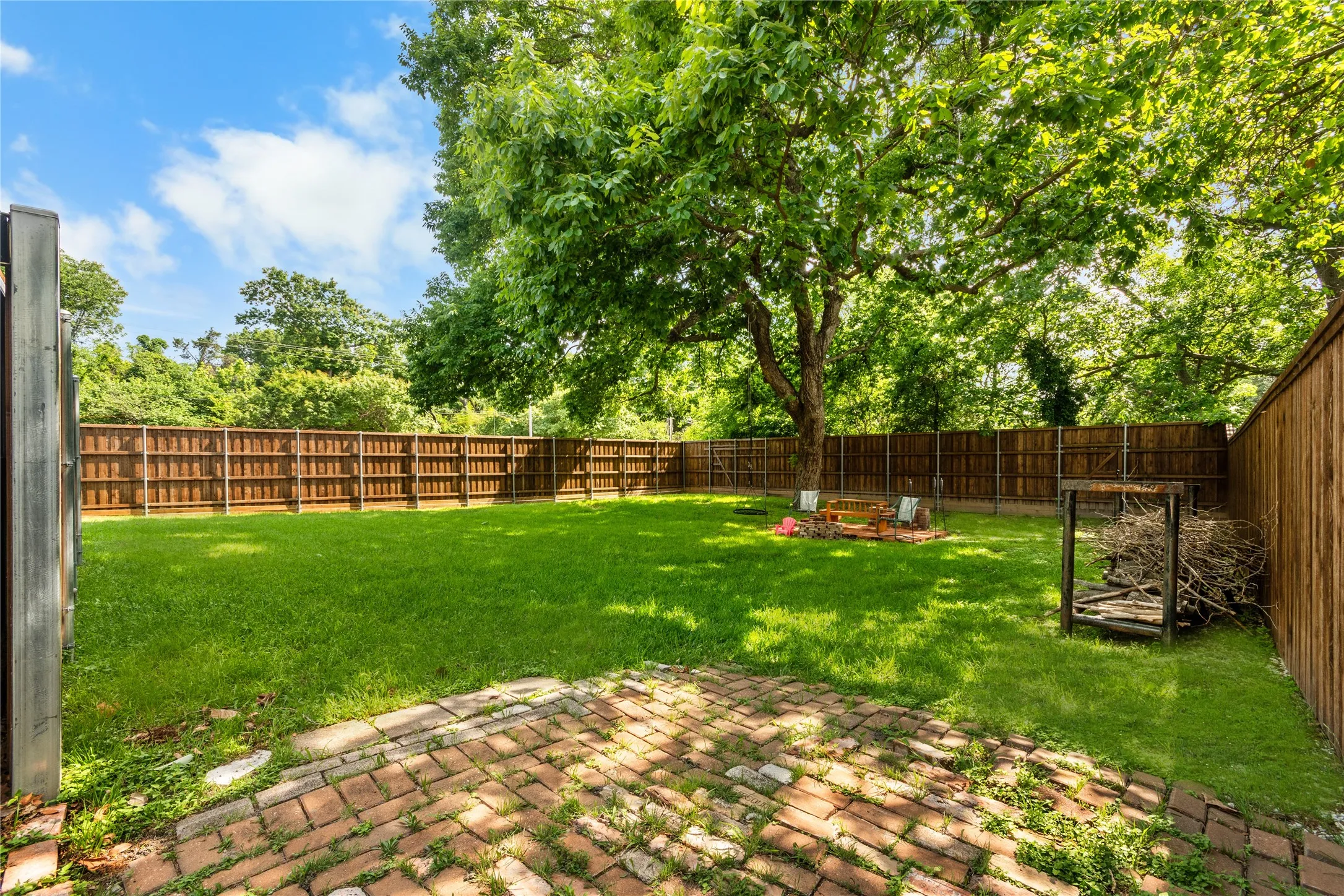 Single Family Residence For Sale in Dallas County , 2530 Springhill Drive, Dallas, Texas 75228, 3 Bedroom, 2 Bathroom, 2 Garage spaces, 1,893 Sqft, built in 1960, mls#21269179, Real Estate Agent in Dallas, Homes For Sale in Dallas county, Homes For Sale in Dallas, Realtor in Dallas Texas, Real Estate Brokerage Independent Realty Texas, Luminita Cordes Realtor
