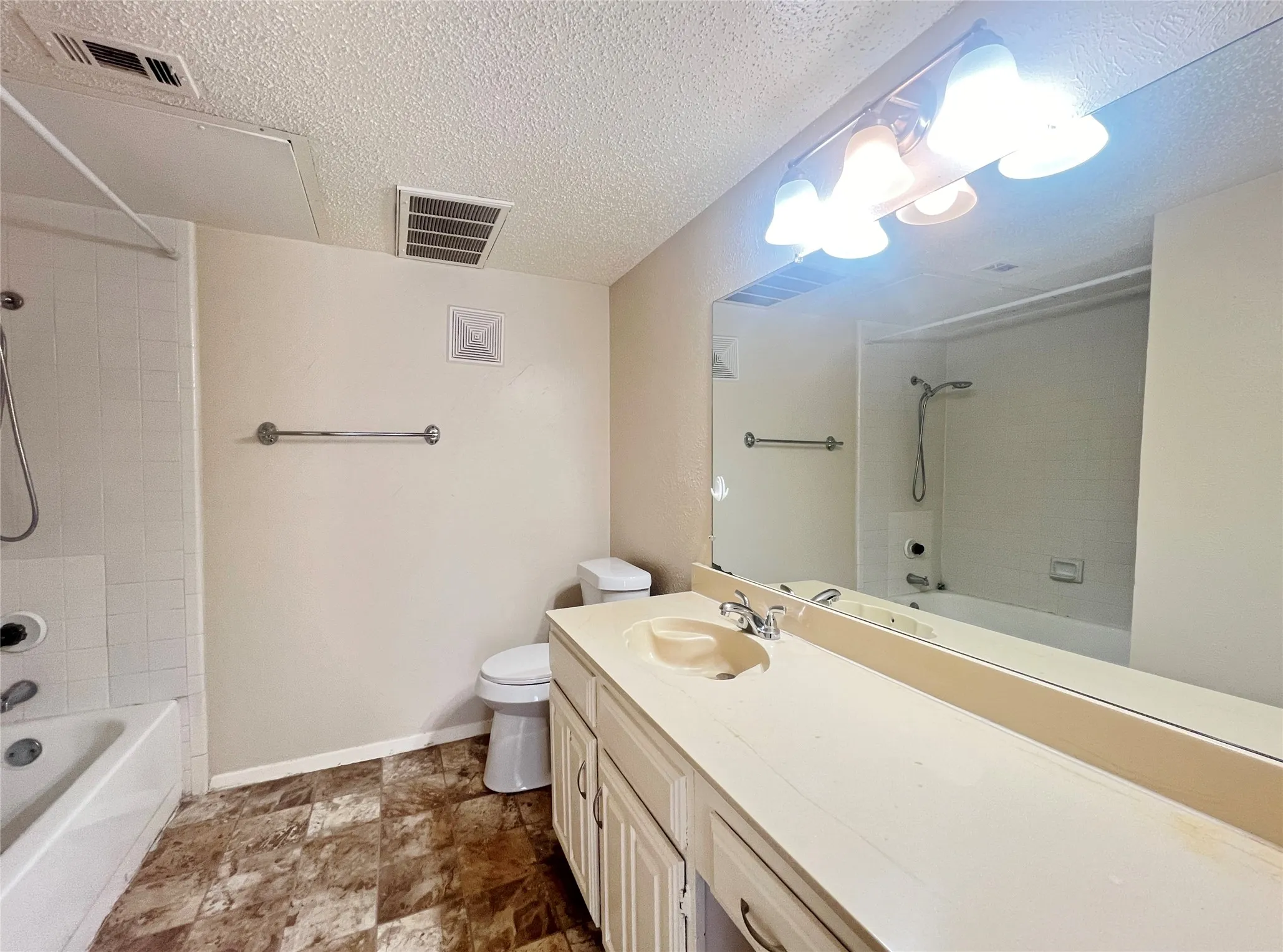 Condominium For Rent in Dallas County , 5626 Preston Oaks Road 43D, Dallas, Texas 75254, 1 Bedroom, 2 Bathroom, Garage spaces, 912 Sqft, built in 1981, mls#21281163, Real Estate Agent in Dallas, Homes For Rent in Dallas county, Homes For Rent in Dallas, Realtor in Dallas Texas, Real Estate Brokerage Independent Realty Texas, Luminita Cordes Realtor