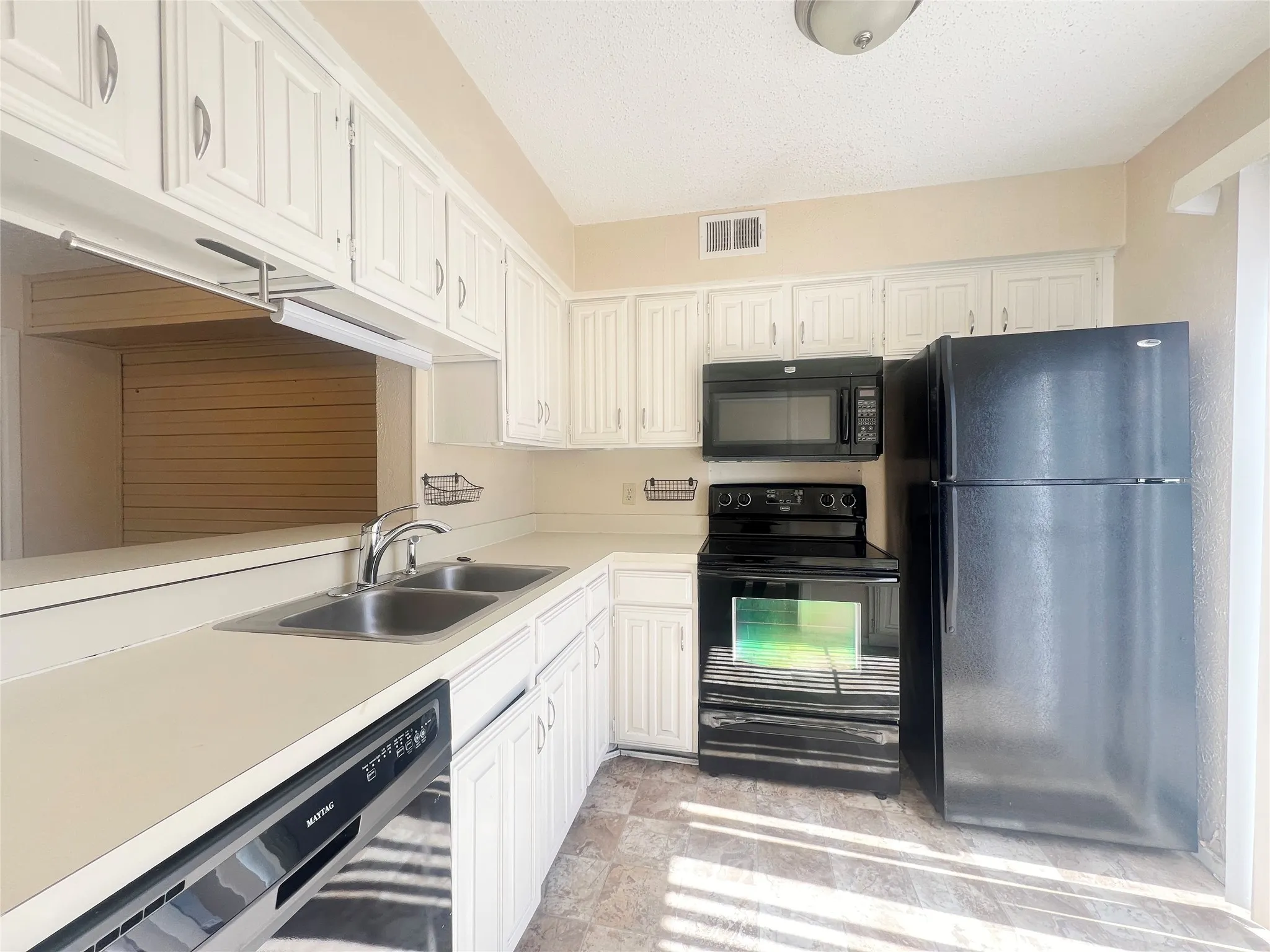 Condominium For Rent in Dallas County , 5626 Preston Oaks Road 43D, Dallas, Texas 75254, 1 Bedroom, 2 Bathroom, Garage spaces, 912 Sqft, built in 1981, mls#21281163, Real Estate Agent in Dallas, Homes For Rent in Dallas county, Homes For Rent in Dallas, Realtor in Dallas Texas, Real Estate Brokerage Independent Realty Texas, Luminita Cordes Realtor