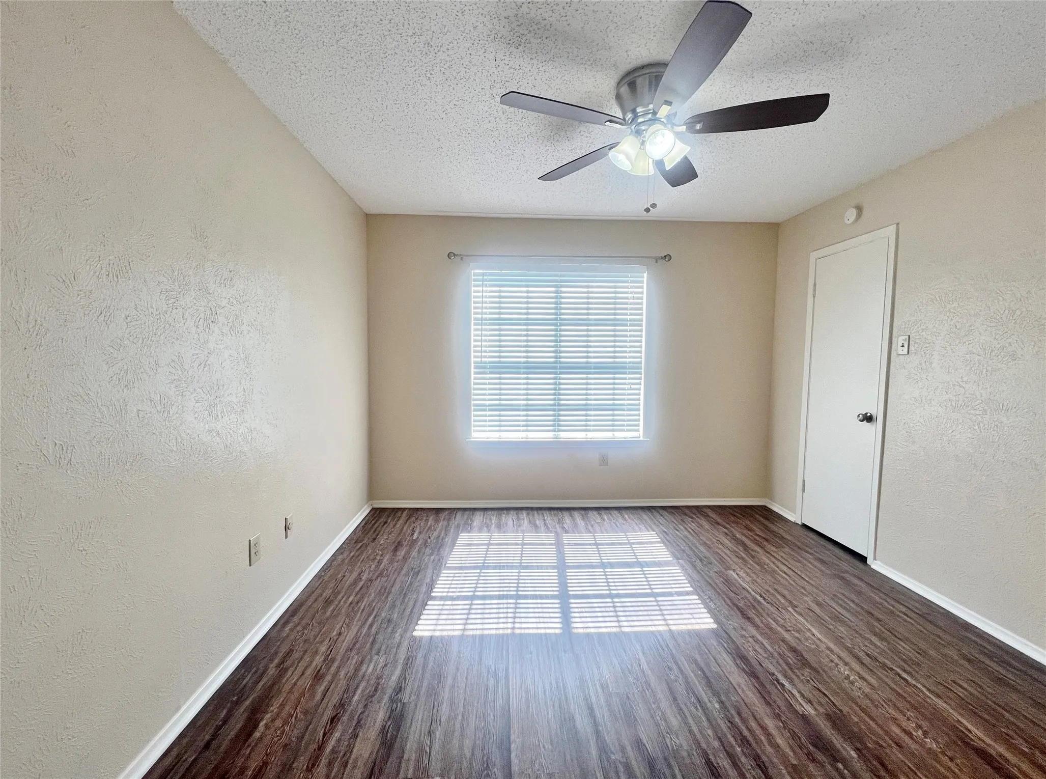 Condominium For Rent in Dallas County , 5626 Preston Oaks Road 43D, Dallas, Texas 75254, 1 Bedroom, 2 Bathroom, Garage spaces, 912 Sqft, built in 1981, mls#21281163, Real Estate Agent in Dallas, Homes For Rent in Dallas county, Homes For Rent in Dallas, Realtor in Dallas Texas, Real Estate Brokerage Independent Realty Texas, Luminita Cordes Realtor