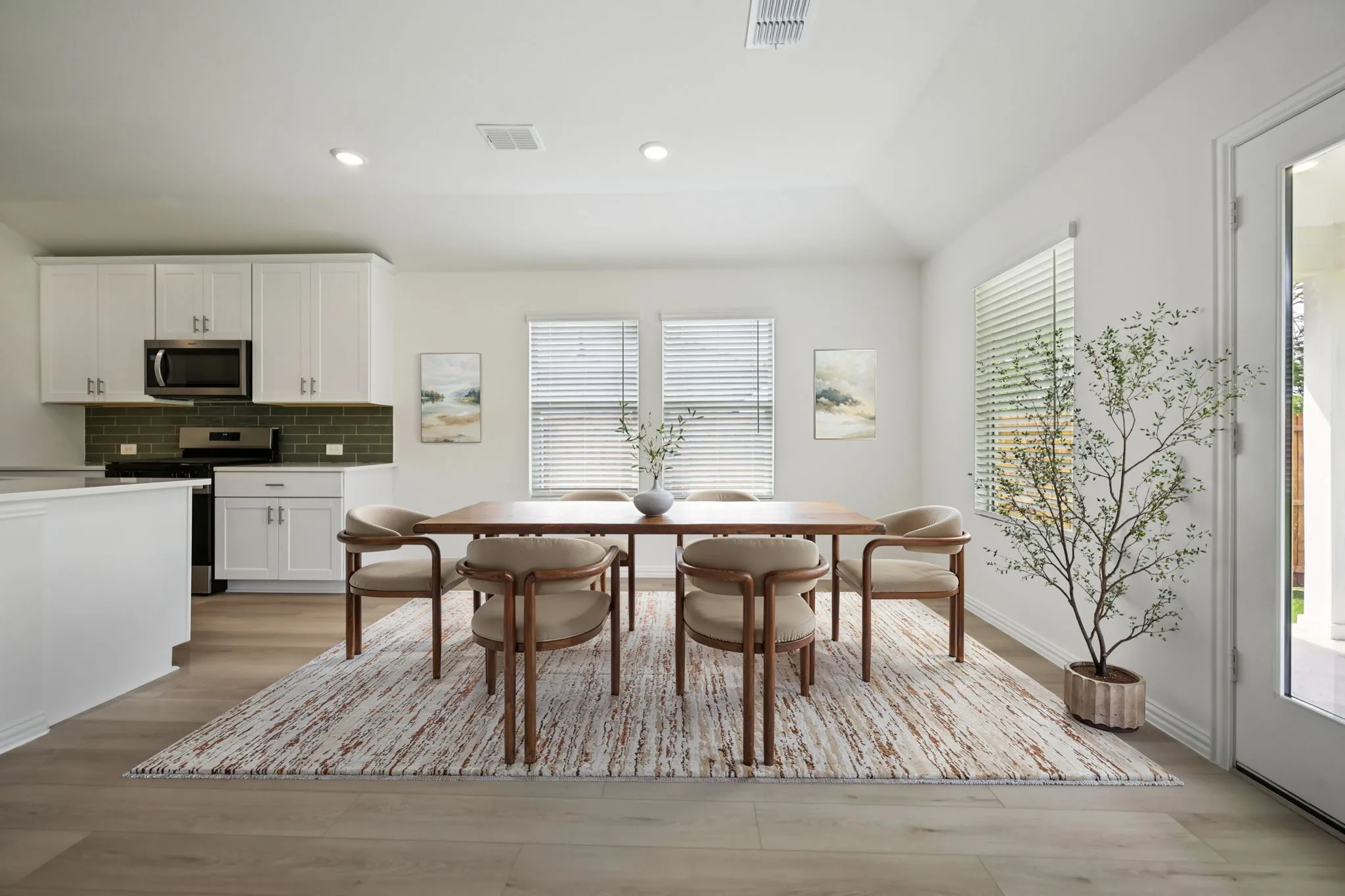  Photo is not of the actual home, but is an inspirational photo of builder’s model home and may depict options, furnishings, and/or decorator features that are not included.
