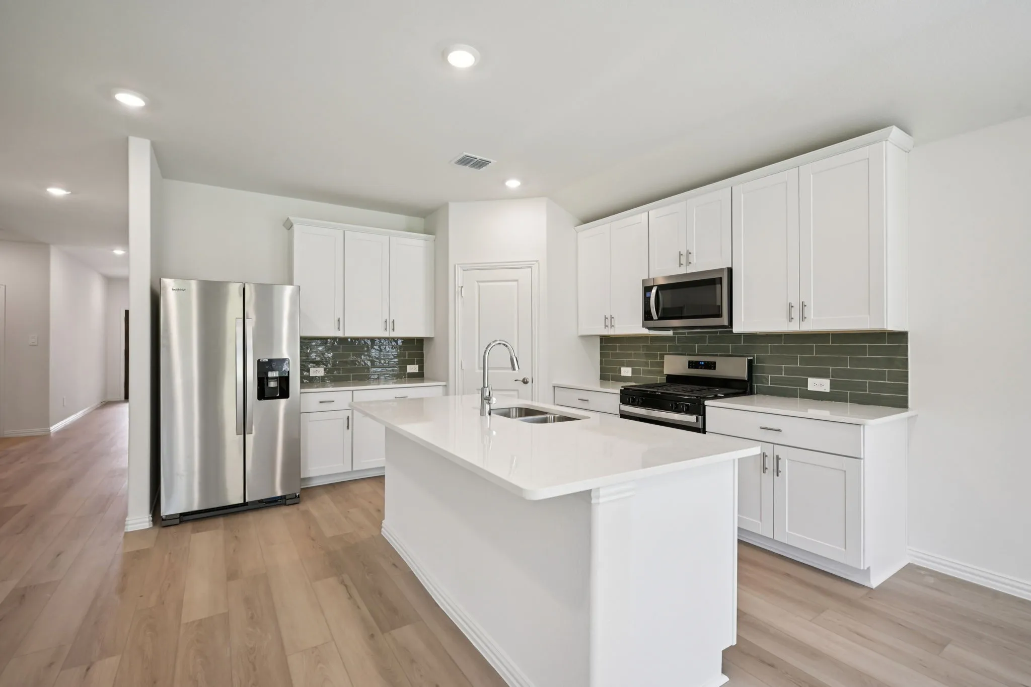  Photo is not of the actual home, but is an inspirational photo of builder’s model home and may depict options, furnishings, and/or decorator features that are not included.

