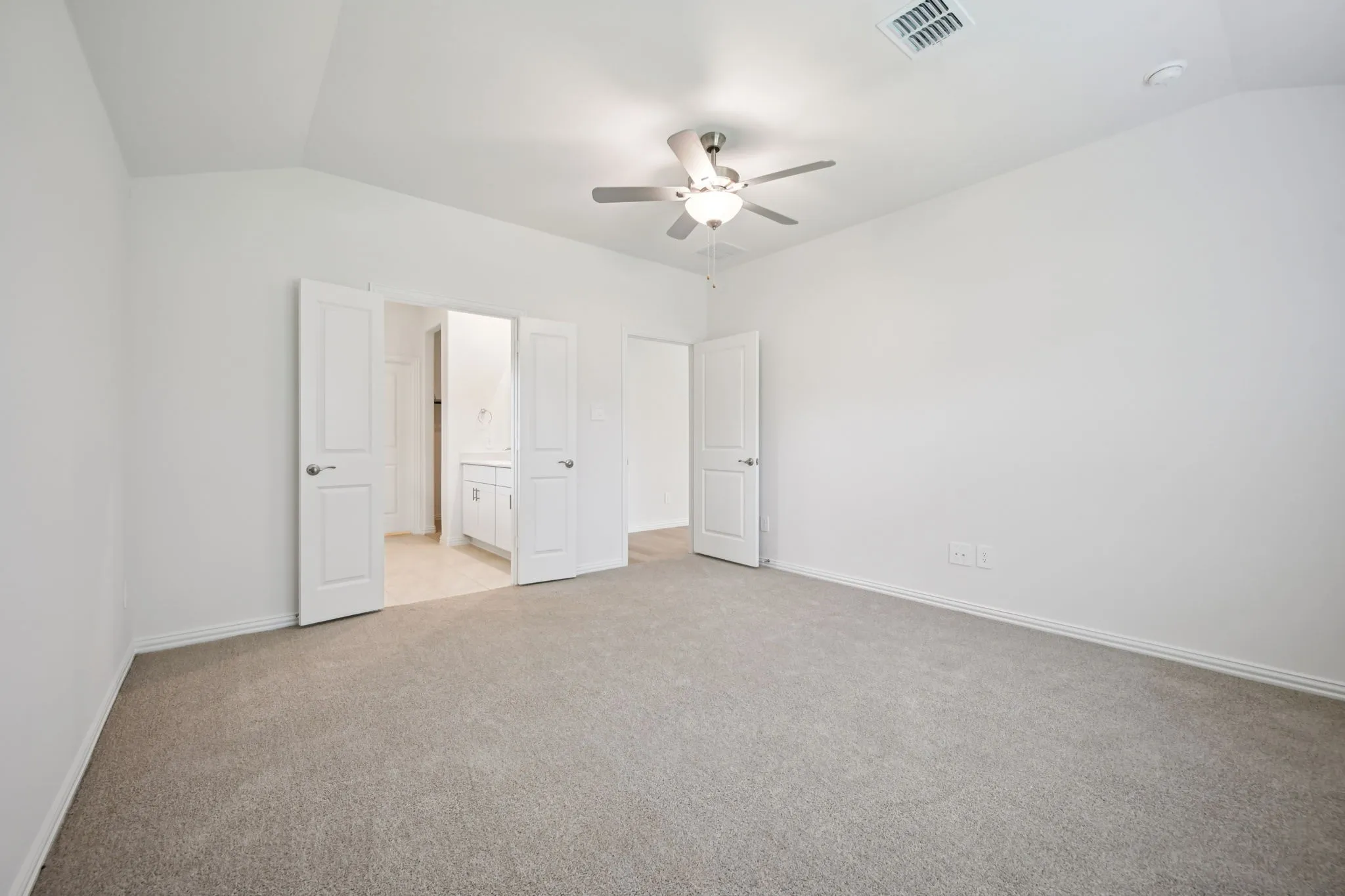  Photo is not of the actual home, but is an inspirational photo of builder’s model home and may depict options, furnishings, and/or decorator features that are not included.
