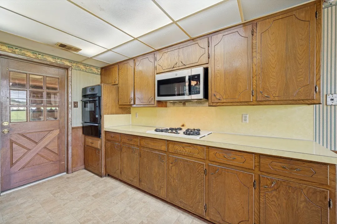 Single Family Residence For Sale in Collin County , 260 New Hope Road E, New Hope, Texas 75071, 4 Bedroom, 2 Bathroom, 2 Garage spaces, 1,620 Sqft, built in 1967, mls#21279410, Real Estate Agent in New Hope, Homes For Sale in Collin county, Homes For Sale in New Hope, Realtor in New Hope Texas, Real Estate Brokerage Independent Realty Texas, Luminita Cordes Realtor