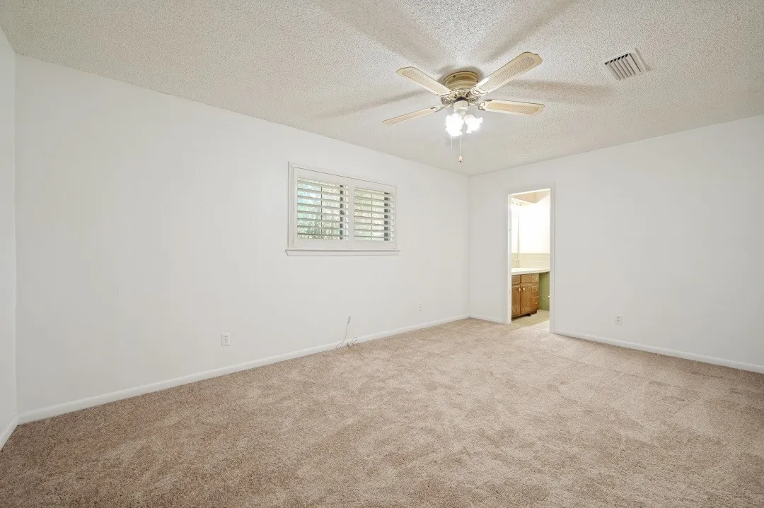 Single Family Residence For Sale in Collin County , 260 New Hope Road E, New Hope, Texas 75071, 4 Bedroom, 2 Bathroom, 2 Garage spaces, 1,620 Sqft, built in 1967, mls#21279410, Real Estate Agent in New Hope, Homes For Sale in Collin county, Homes For Sale in New Hope, Realtor in New Hope Texas, Real Estate Brokerage Independent Realty Texas, Luminita Cordes Realtor