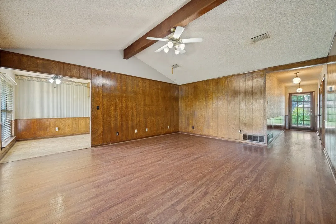 Single Family Residence For Sale in Collin County , 260 New Hope Road E, New Hope, Texas 75071, 4 Bedroom, 2 Bathroom, 2 Garage spaces, 1,620 Sqft, built in 1967, mls#21279410, Real Estate Agent in New Hope, Homes For Sale in Collin county, Homes For Sale in New Hope, Realtor in New Hope Texas, Real Estate Brokerage Independent Realty Texas, Luminita Cordes Realtor