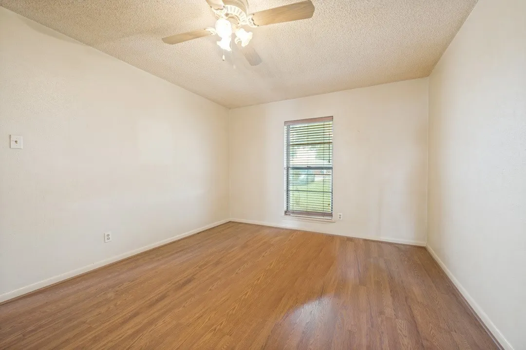 Single Family Residence For Sale in Collin County , 260 New Hope Road E, New Hope, Texas 75071, 4 Bedroom, 2 Bathroom, 2 Garage spaces, 1,620 Sqft, built in 1967, mls#21279410, Real Estate Agent in New Hope, Homes For Sale in Collin county, Homes For Sale in New Hope, Realtor in New Hope Texas, Real Estate Brokerage Independent Realty Texas, Luminita Cordes Realtor