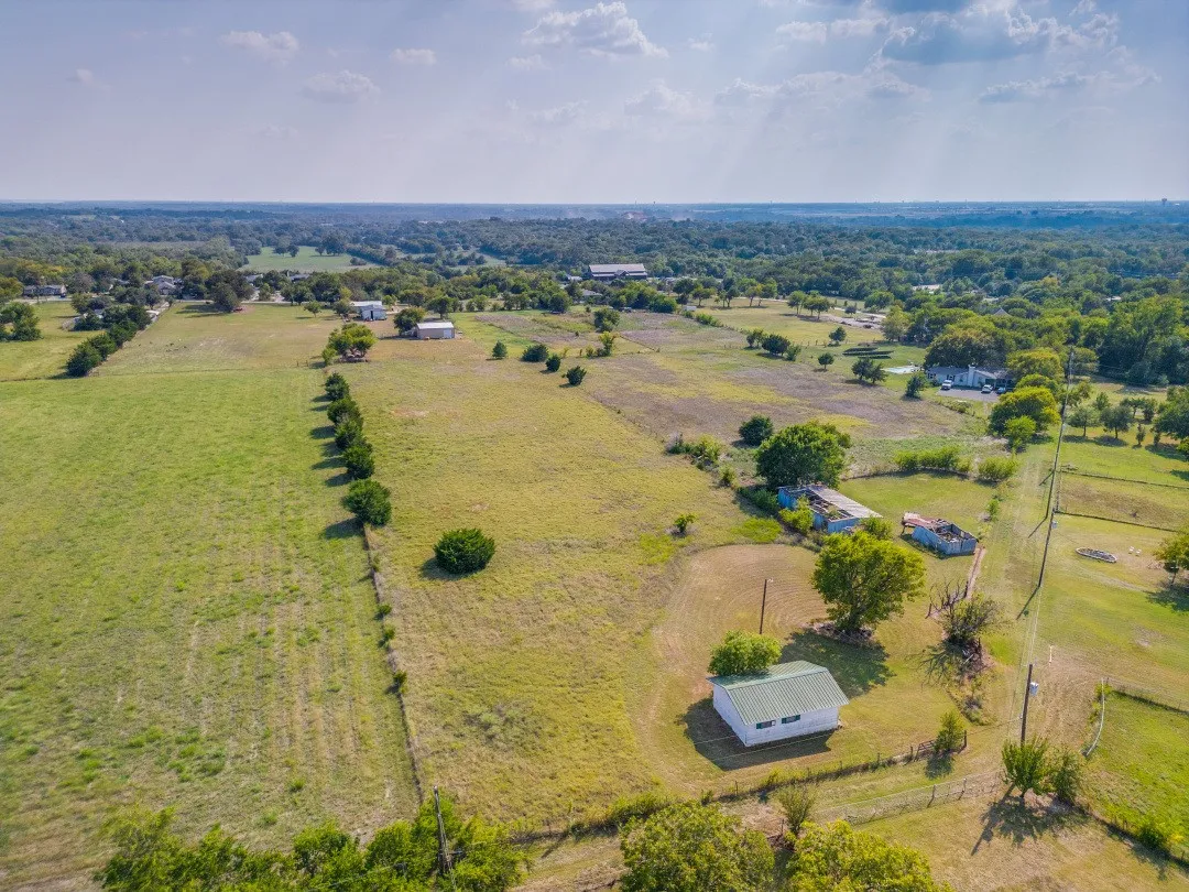 Single Family Residence For Sale in Collin County , 260 New Hope Road E, New Hope, Texas 75071, 4 Bedroom, 2 Bathroom, 2 Garage spaces, 1,620 Sqft, built in 1967, mls#21279410, Real Estate Agent in New Hope, Homes For Sale in Collin county, Homes For Sale in New Hope, Realtor in New Hope Texas, Real Estate Brokerage Independent Realty Texas, Luminita Cordes Realtor