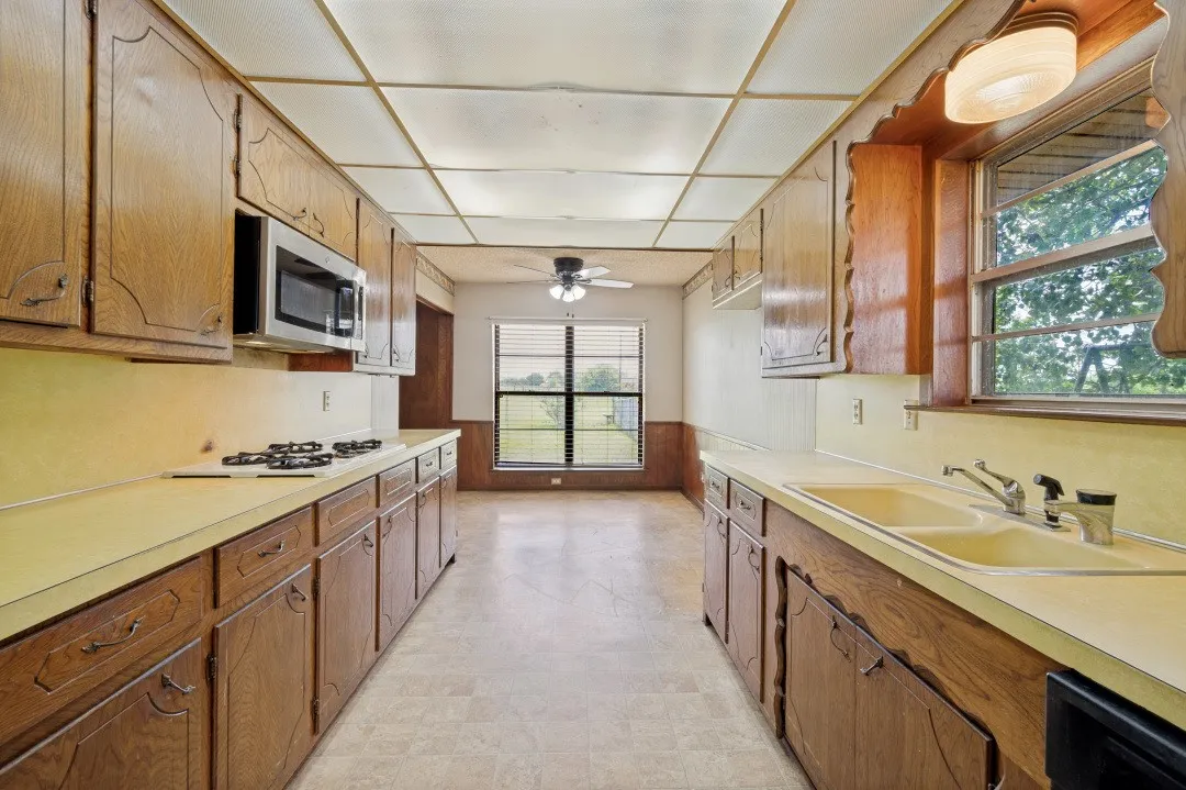 Single Family Residence For Sale in Collin County , 260 New Hope Road E, New Hope, Texas 75071, 4 Bedroom, 2 Bathroom, 2 Garage spaces, 1,620 Sqft, built in 1967, mls#21279410, Real Estate Agent in New Hope, Homes For Sale in Collin county, Homes For Sale in New Hope, Realtor in New Hope Texas, Real Estate Brokerage Independent Realty Texas, Luminita Cordes Realtor