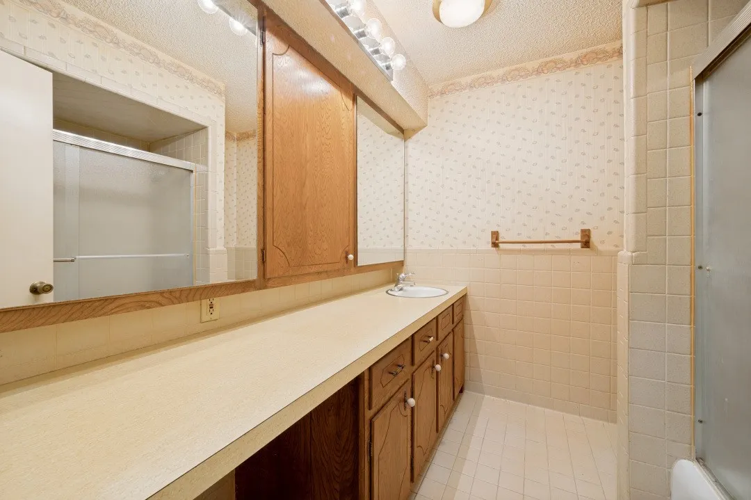 Single Family Residence For Sale in Collin County , 260 New Hope Road E, New Hope, Texas 75071, 4 Bedroom, 2 Bathroom, 2 Garage spaces, 1,620 Sqft, built in 1967, mls#21279410, Real Estate Agent in New Hope, Homes For Sale in Collin county, Homes For Sale in New Hope, Realtor in New Hope Texas, Real Estate Brokerage Independent Realty Texas, Luminita Cordes Realtor