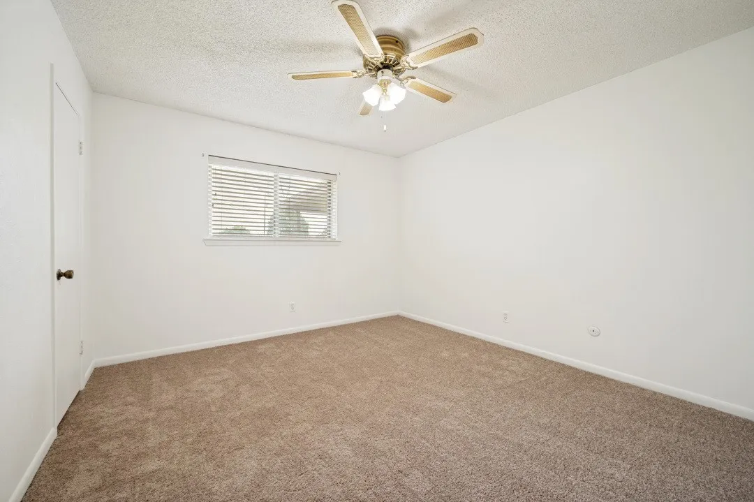 Single Family Residence For Sale in Collin County , 260 New Hope Road E, New Hope, Texas 75071, 4 Bedroom, 2 Bathroom, 2 Garage spaces, 1,620 Sqft, built in 1967, mls#21279410, Real Estate Agent in New Hope, Homes For Sale in Collin county, Homes For Sale in New Hope, Realtor in New Hope Texas, Real Estate Brokerage Independent Realty Texas, Luminita Cordes Realtor