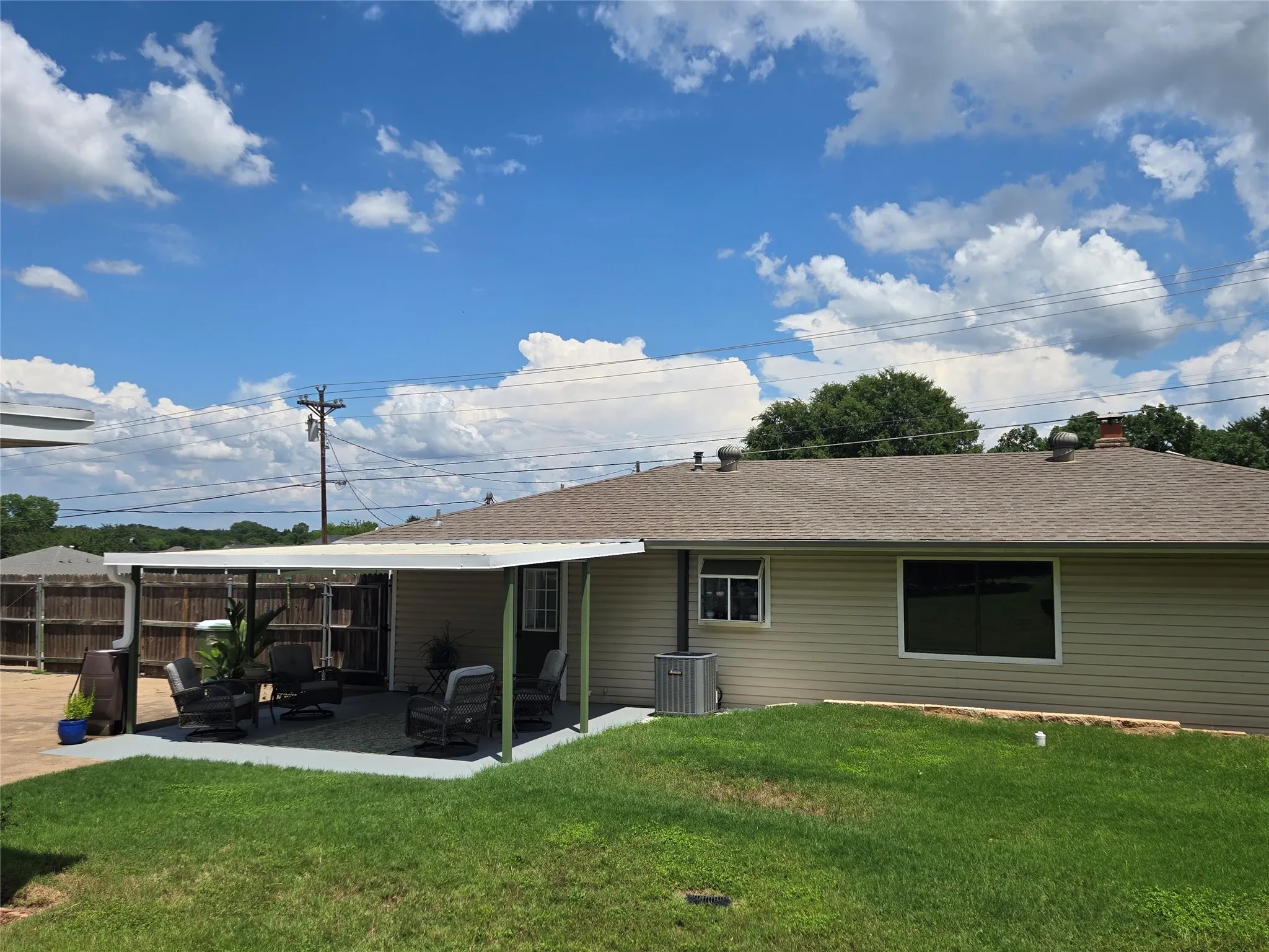 Single Family Residence For Sale in Hood County , 1316 E Apache Trail, Granbury, Texas 76048, 2 Bedroom, 2 Bathroom, 2 Garage spaces, 1,160 Sqft, built in 1978, mls#21256900, Real Estate Agent in Granbury, Homes For Sale in Hood county, Homes For Sale in Granbury, Realtor in Granbury Texas, Real Estate Brokerage Independent Realty Texas, Luminita Cordes Realtor