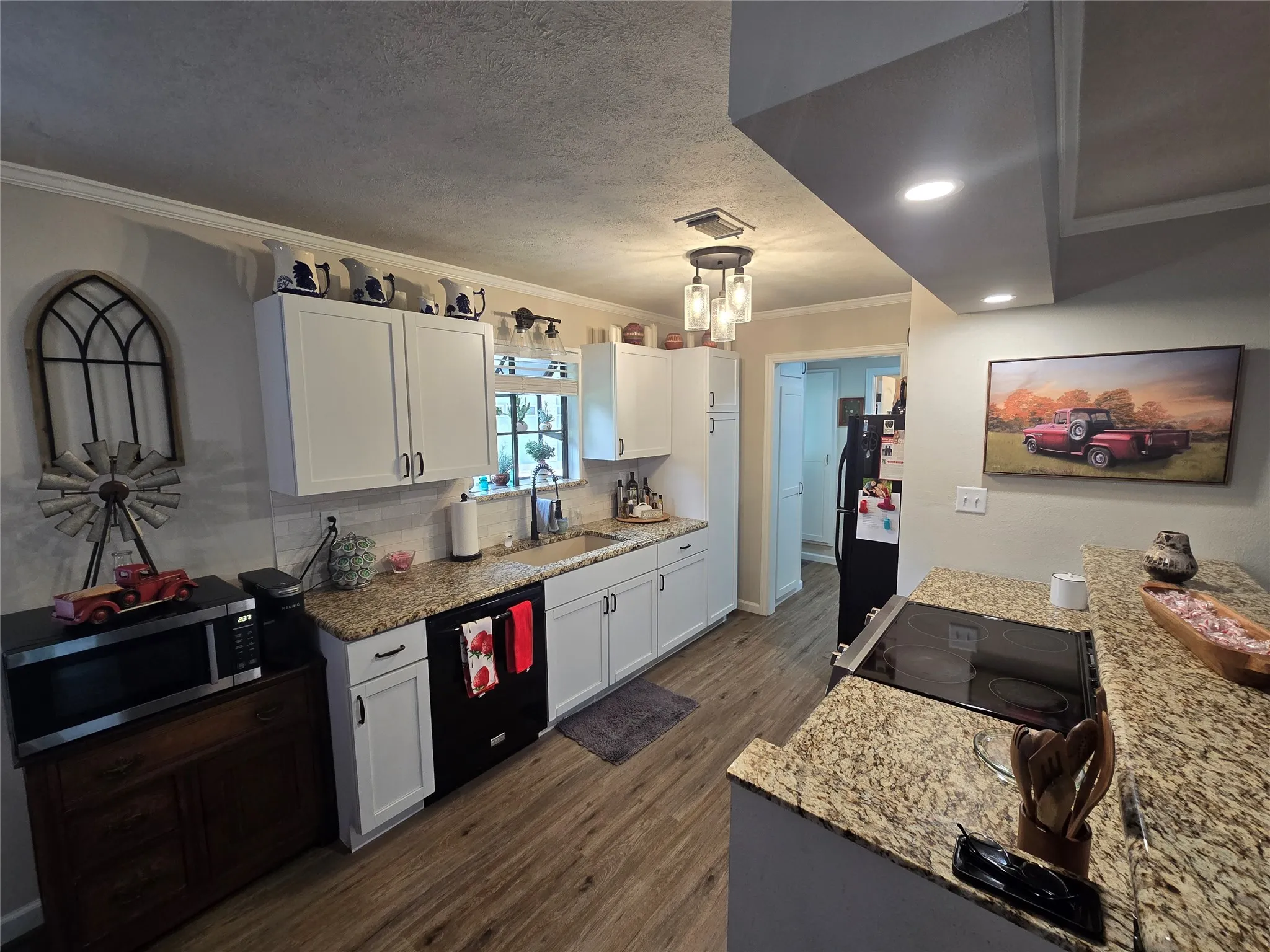 Single Family Residence For Sale in Hood County , 1316 E Apache Trail, Granbury, Texas 76048, 2 Bedroom, 2 Bathroom, 2 Garage spaces, 1,160 Sqft, built in 1978, mls#21256900, Real Estate Agent in Granbury, Homes For Sale in Hood county, Homes For Sale in Granbury, Realtor in Granbury Texas, Real Estate Brokerage Independent Realty Texas, Luminita Cordes Realtor