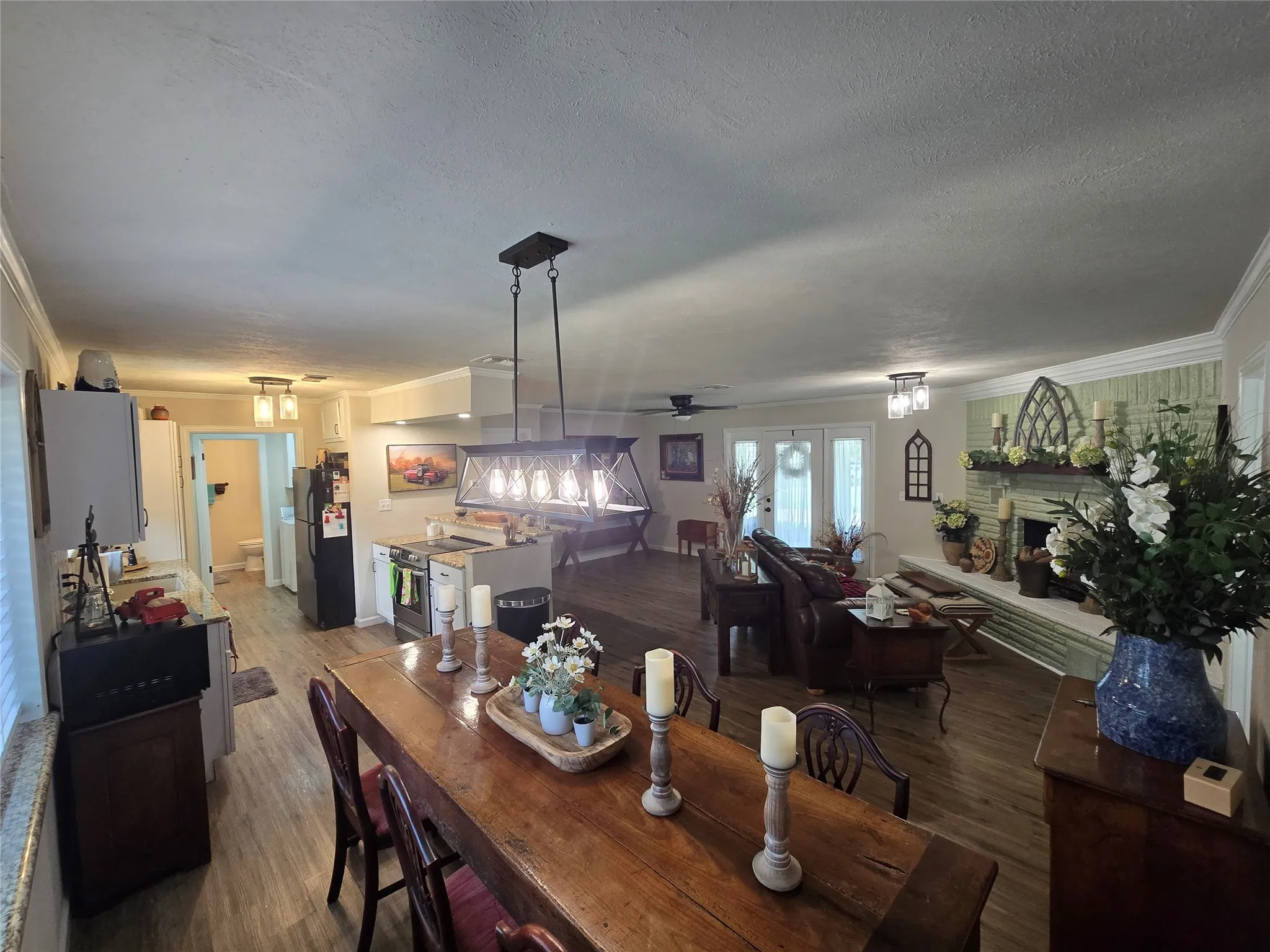 Single Family Residence For Sale in Hood County , 1316 E Apache Trail, Granbury, Texas 76048, 2 Bedroom, 2 Bathroom, 2 Garage spaces, 1,160 Sqft, built in 1978, mls#21256900, Real Estate Agent in Granbury, Homes For Sale in Hood county, Homes For Sale in Granbury, Realtor in Granbury Texas, Real Estate Brokerage Independent Realty Texas, Luminita Cordes Realtor