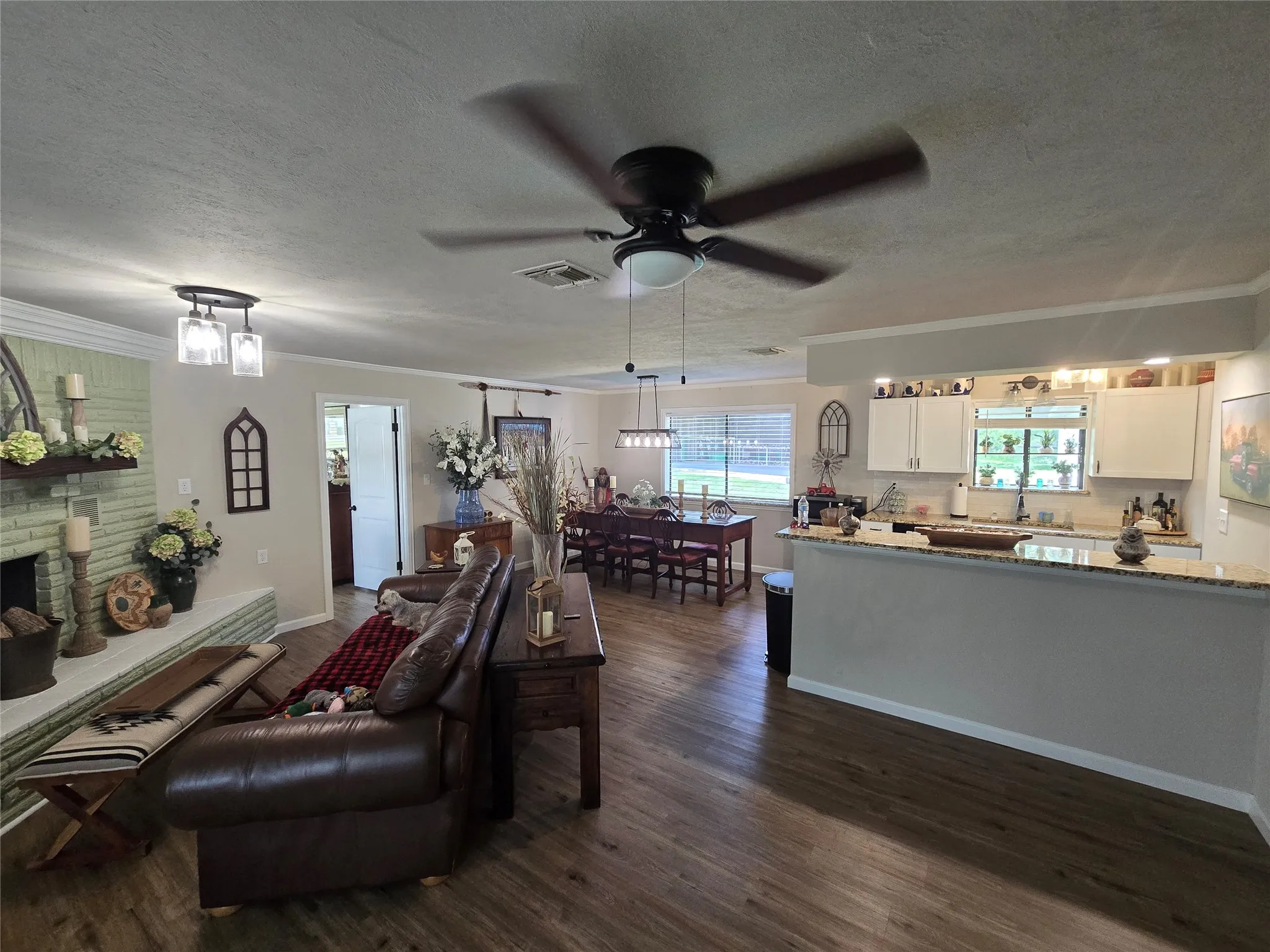 Single Family Residence For Sale in Hood County , 1316 E Apache Trail, Granbury, Texas 76048, 2 Bedroom, 2 Bathroom, 2 Garage spaces, 1,160 Sqft, built in 1978, mls#21256900, Real Estate Agent in Granbury, Homes For Sale in Hood county, Homes For Sale in Granbury, Realtor in Granbury Texas, Real Estate Brokerage Independent Realty Texas, Luminita Cordes Realtor