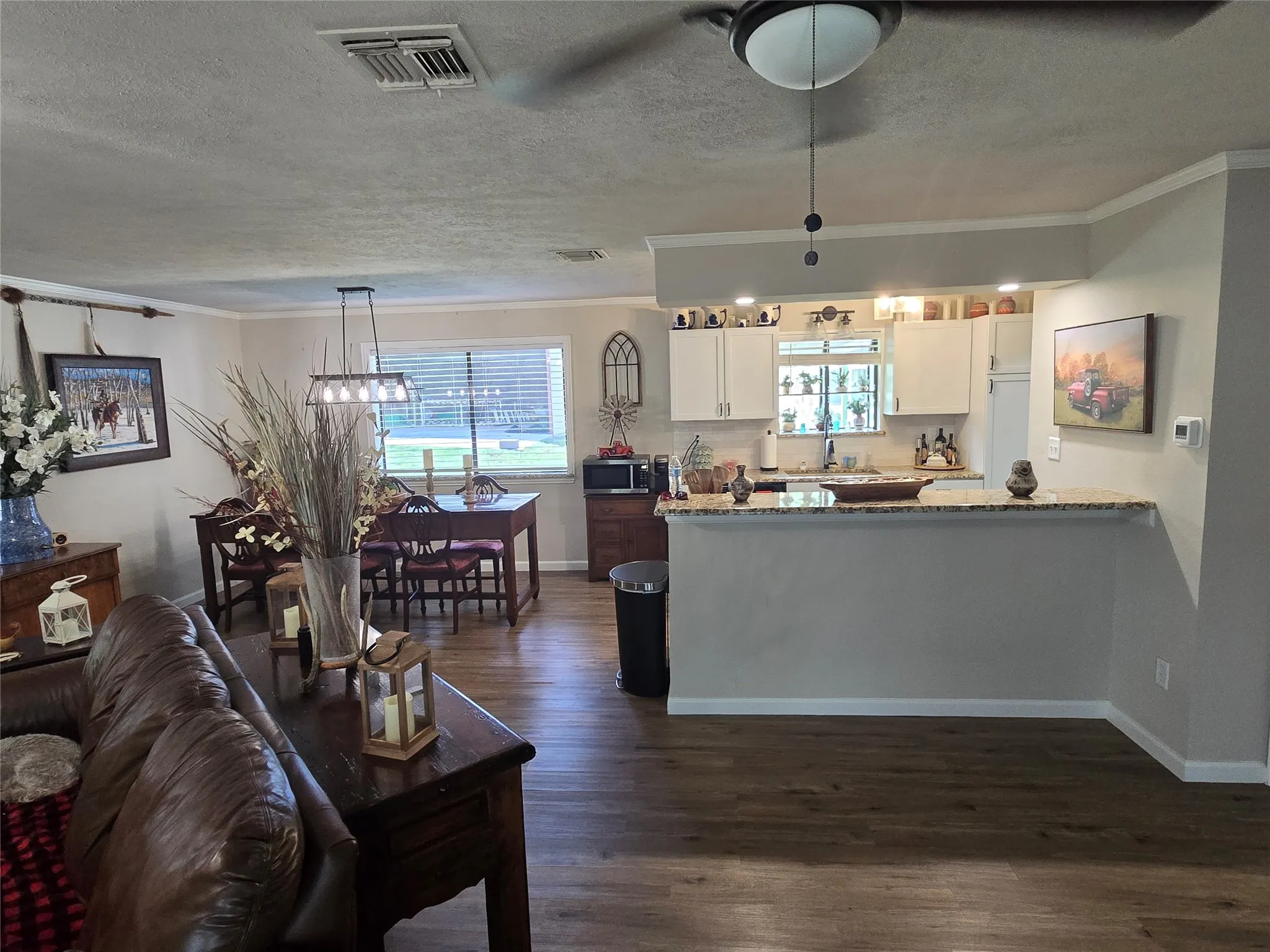 Single Family Residence For Sale in Hood County , 1316 E Apache Trail, Granbury, Texas 76048, 2 Bedroom, 2 Bathroom, 2 Garage spaces, 1,160 Sqft, built in 1978, mls#21256900, Real Estate Agent in Granbury, Homes For Sale in Hood county, Homes For Sale in Granbury, Realtor in Granbury Texas, Real Estate Brokerage Independent Realty Texas, Luminita Cordes Realtor