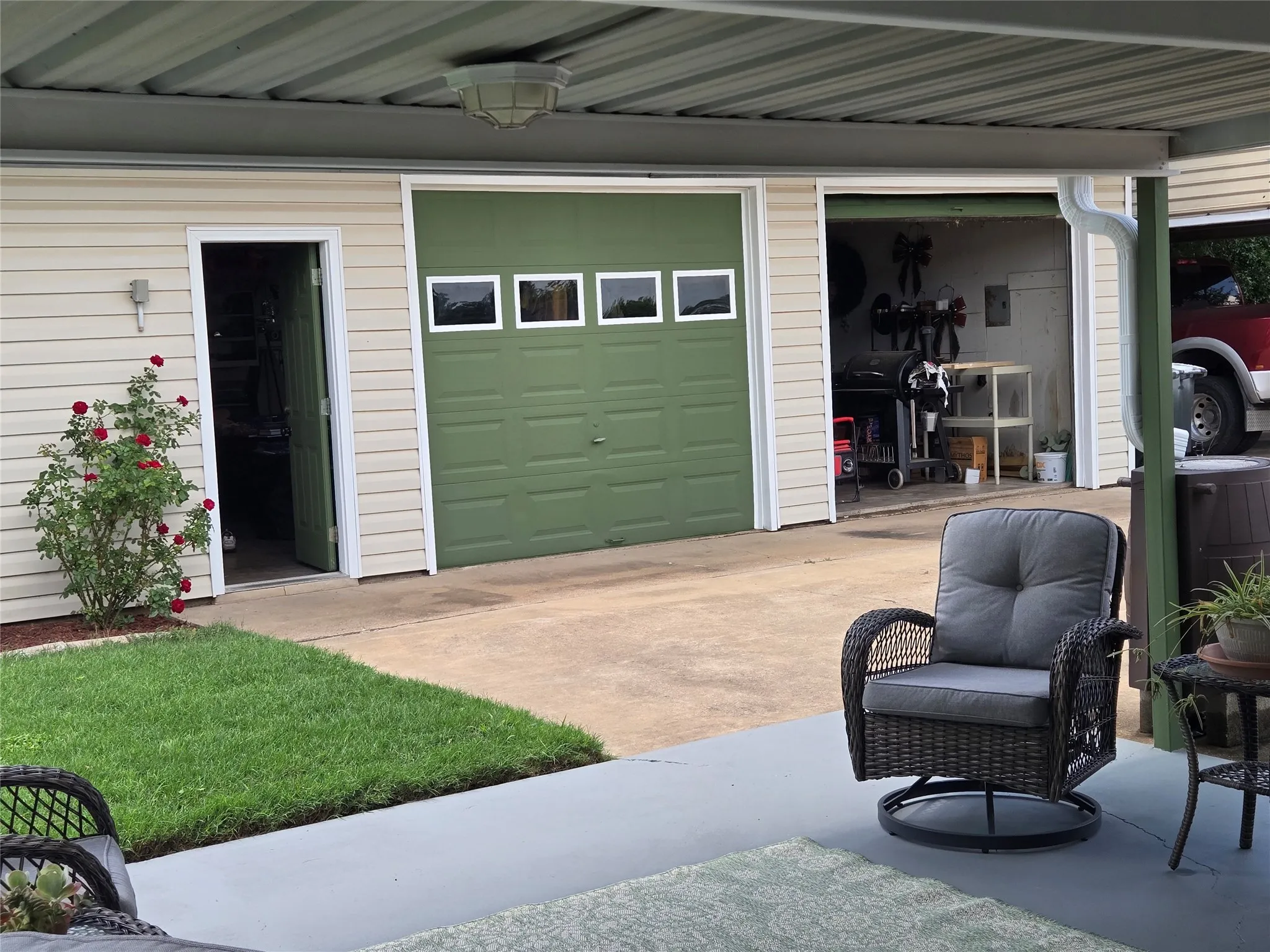 Single Family Residence For Sale in Hood County , 1316 E Apache Trail, Granbury, Texas 76048, 2 Bedroom, 2 Bathroom, 2 Garage spaces, 1,160 Sqft, built in 1978, mls#21256900, Real Estate Agent in Granbury, Homes For Sale in Hood county, Homes For Sale in Granbury, Realtor in Granbury Texas, Real Estate Brokerage Independent Realty Texas, Luminita Cordes Realtor