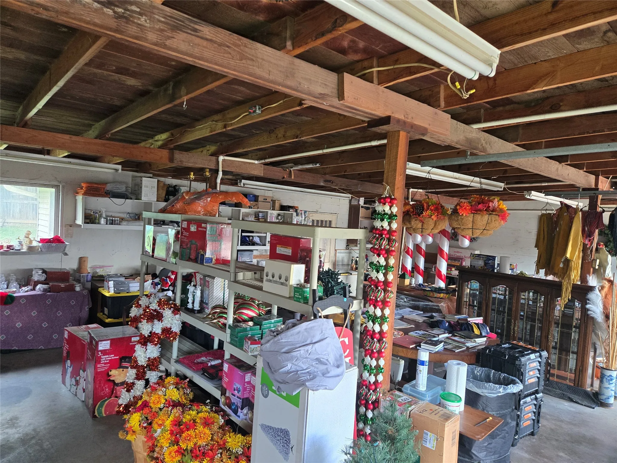 Single Family Residence For Sale in Hood County , 1316 E Apache Trail, Granbury, Texas 76048, 2 Bedroom, 2 Bathroom, 2 Garage spaces, 1,160 Sqft, built in 1978, mls#21256900, Real Estate Agent in Granbury, Homes For Sale in Hood county, Homes For Sale in Granbury, Realtor in Granbury Texas, Real Estate Brokerage Independent Realty Texas, Luminita Cordes Realtor