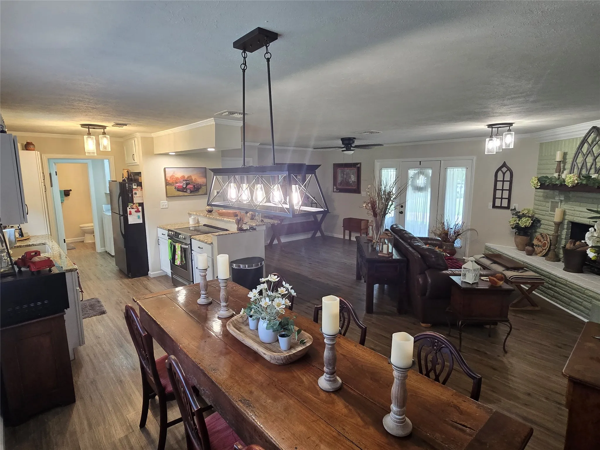 Single Family Residence For Sale in Hood County , 1316 E Apache Trail, Granbury, Texas 76048, 2 Bedroom, 2 Bathroom, 2 Garage spaces, 1,160 Sqft, built in 1978, mls#21256900, Real Estate Agent in Granbury, Homes For Sale in Hood county, Homes For Sale in Granbury, Realtor in Granbury Texas, Real Estate Brokerage Independent Realty Texas, Luminita Cordes Realtor