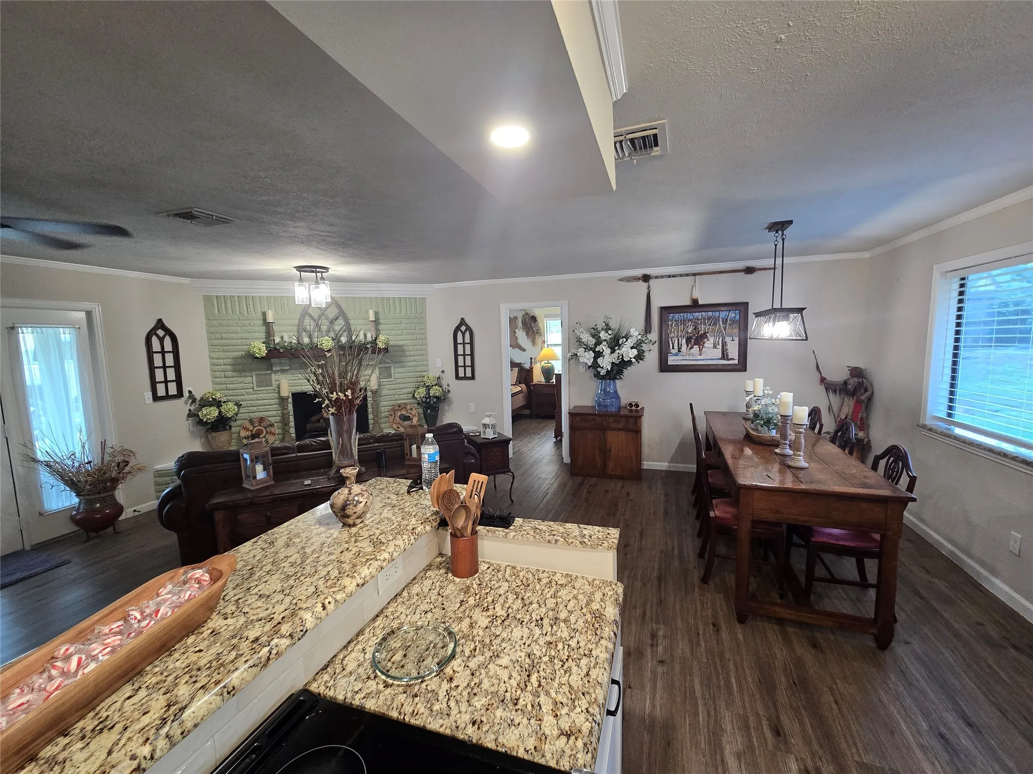 Single Family Residence For Sale in Hood County , 1316 E Apache Trail, Granbury, Texas 76048, 2 Bedroom, 2 Bathroom, 2 Garage spaces, 1,160 Sqft, built in 1978, mls#21256900, Real Estate Agent in Granbury, Homes For Sale in Hood county, Homes For Sale in Granbury, Realtor in Granbury Texas, Real Estate Brokerage Independent Realty Texas, Luminita Cordes Realtor