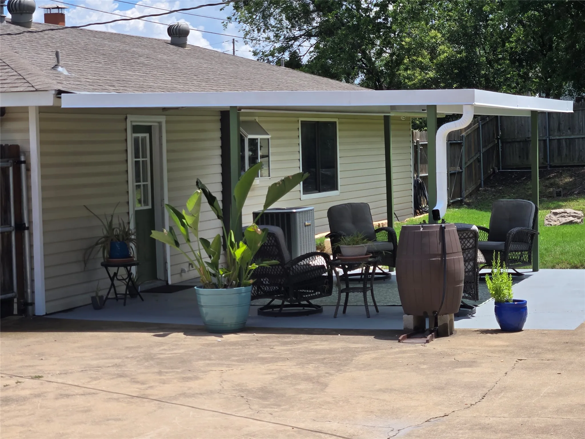 Single Family Residence For Sale in Hood County , 1316 E Apache Trail, Granbury, Texas 76048, 2 Bedroom, 2 Bathroom, 2 Garage spaces, 1,160 Sqft, built in 1978, mls#21256900, Real Estate Agent in Granbury, Homes For Sale in Hood county, Homes For Sale in Granbury, Realtor in Granbury Texas, Real Estate Brokerage Independent Realty Texas, Luminita Cordes Realtor