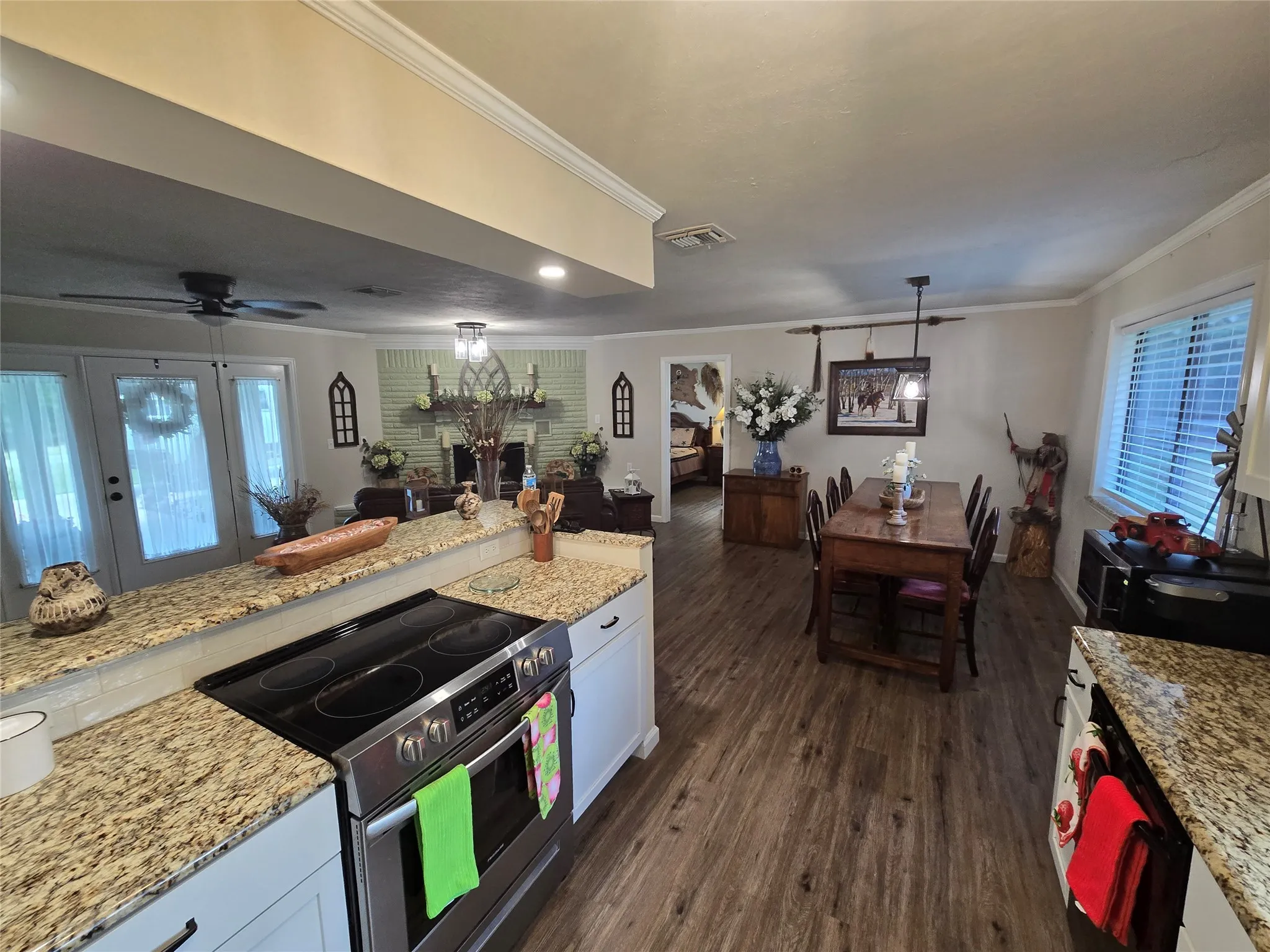 Single Family Residence For Sale in Hood County , 1316 E Apache Trail, Granbury, Texas 76048, 2 Bedroom, 2 Bathroom, 2 Garage spaces, 1,160 Sqft, built in 1978, mls#21256900, Real Estate Agent in Granbury, Homes For Sale in Hood county, Homes For Sale in Granbury, Realtor in Granbury Texas, Real Estate Brokerage Independent Realty Texas, Luminita Cordes Realtor