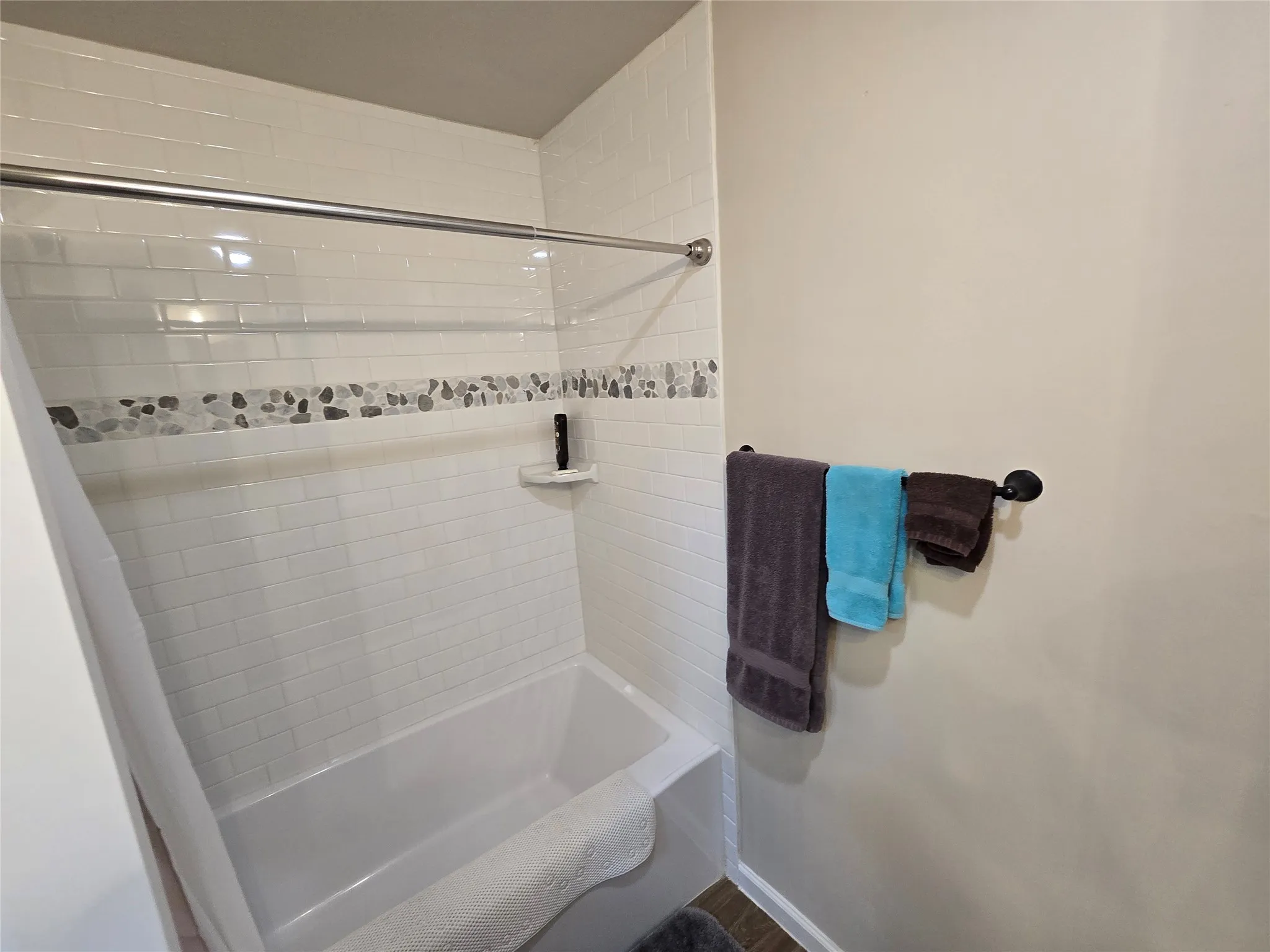 Single Family Residence For Sale in Hood County , 1316 E Apache Trail, Granbury, Texas 76048, 2 Bedroom, 2 Bathroom, 2 Garage spaces, 1,160 Sqft, built in 1978, mls#21256900, Real Estate Agent in Granbury, Homes For Sale in Hood county, Homes For Sale in Granbury, Realtor in Granbury Texas, Real Estate Brokerage Independent Realty Texas, Luminita Cordes Realtor