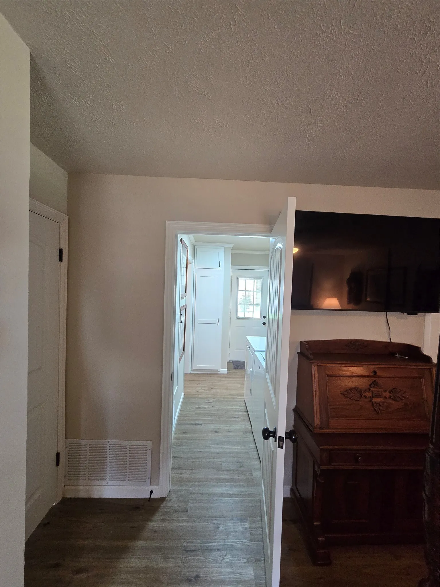 Single Family Residence For Sale in Hood County , 1316 E Apache Trail, Granbury, Texas 76048, 2 Bedroom, 2 Bathroom, 2 Garage spaces, 1,160 Sqft, built in 1978, mls#21256900, Real Estate Agent in Granbury, Homes For Sale in Hood county, Homes For Sale in Granbury, Realtor in Granbury Texas, Real Estate Brokerage Independent Realty Texas, Luminita Cordes Realtor