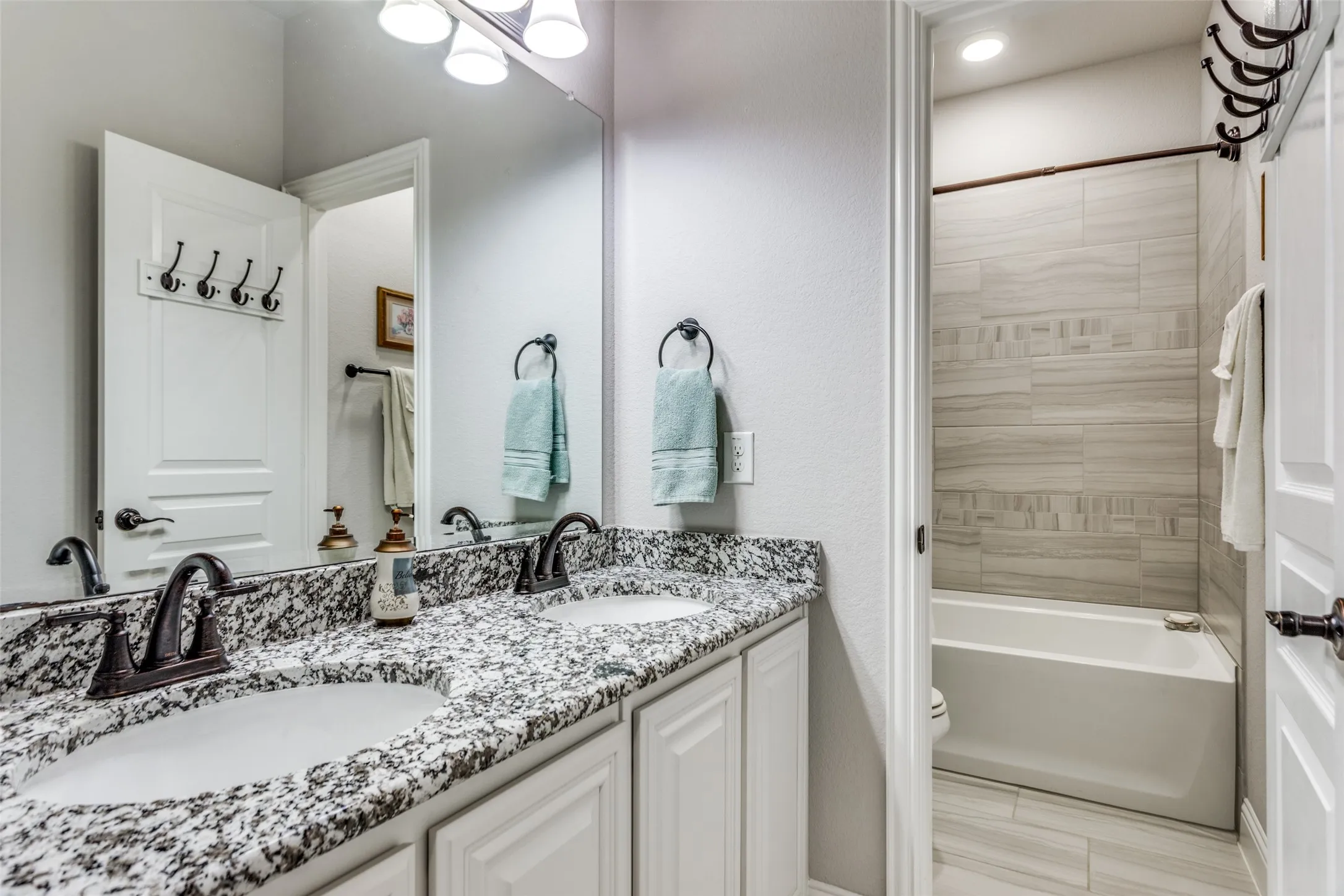Single Family Residence For Sale in Johnson County , 1000 Brenham Drive, Godley, Texas 76044, 4 Bedroom, 3 Bathroom, 3 Garage spaces, 3,313 Sqft, built in 2019, mls#21281197, Real Estate Agent in Godley, Homes For Sale in Johnson county, Homes For Sale in Godley, Realtor in Godley Texas, Real Estate Brokerage Independent Realty Texas, Luminita Cordes Realtor