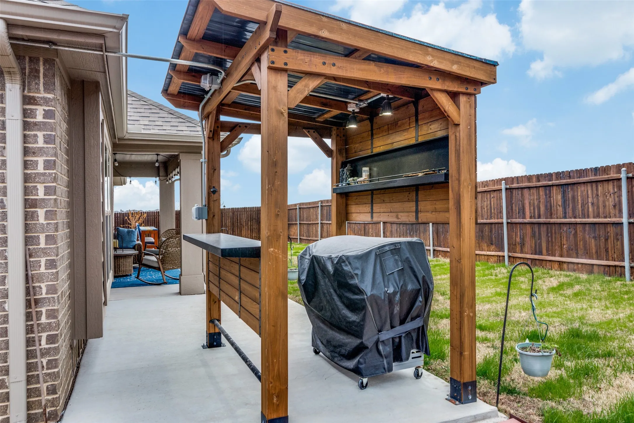Single Family Residence For Sale in Johnson County , 1000 Brenham Drive, Godley, Texas 76044, 4 Bedroom, 3 Bathroom, 3 Garage spaces, 3,313 Sqft, built in 2019, mls#21281197, Real Estate Agent in Godley, Homes For Sale in Johnson county, Homes For Sale in Godley, Realtor in Godley Texas, Real Estate Brokerage Independent Realty Texas, Luminita Cordes Realtor