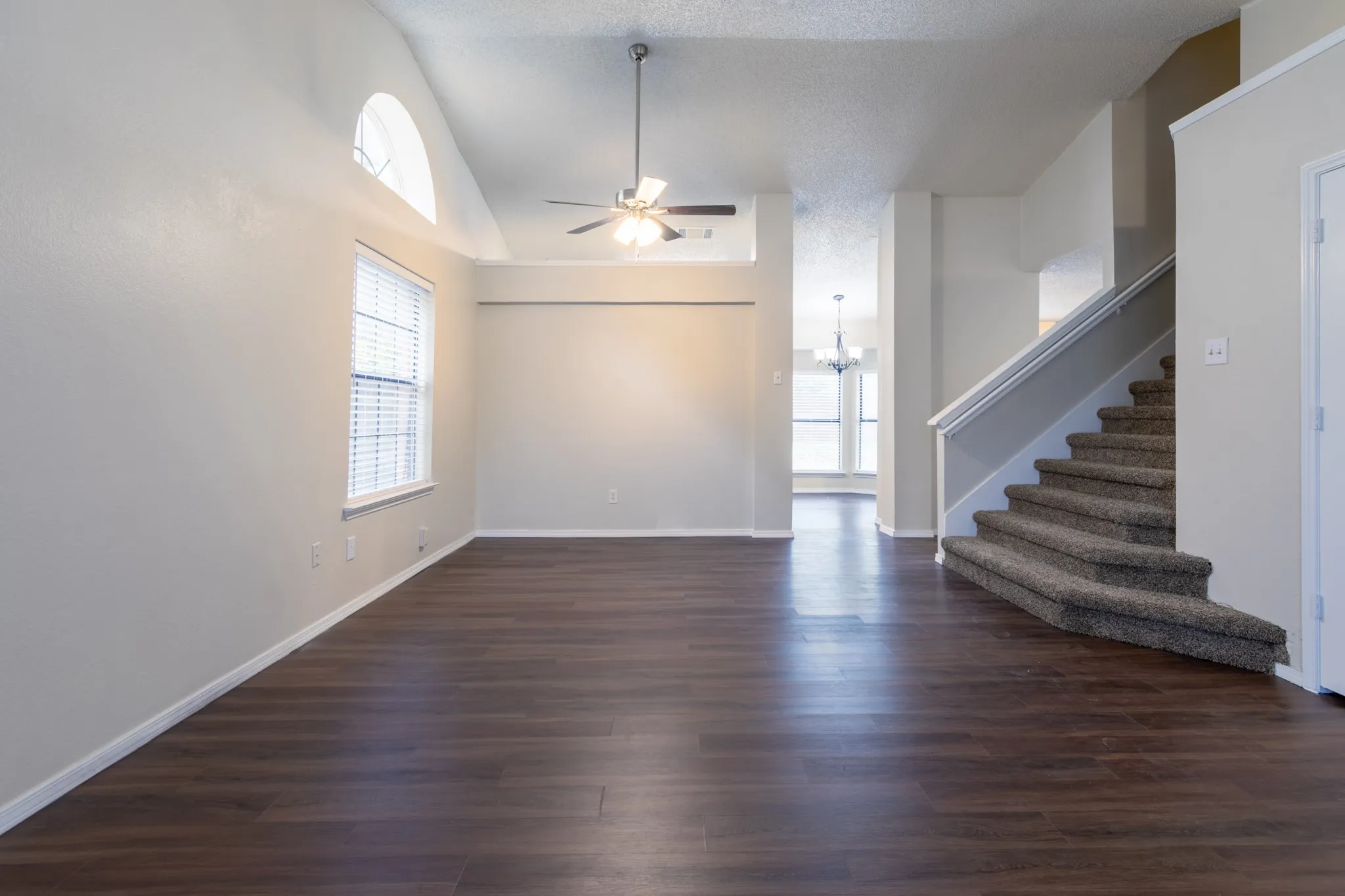 Single Family Residence For Rent in Tarrant County , 2239 Turf Club Drive, Arlington, Texas 76017, 3 Bedroom, 3 Bathroom, 2 Garage spaces, 1,635 Sqft, built in 1986, mls#21281196, Real Estate Agent in Arlington, Homes For Rent in Tarrant county, Homes For Rent in Arlington, Realtor in Arlington Texas, Real Estate Brokerage Independent Realty Texas, Luminita Cordes Realtor
