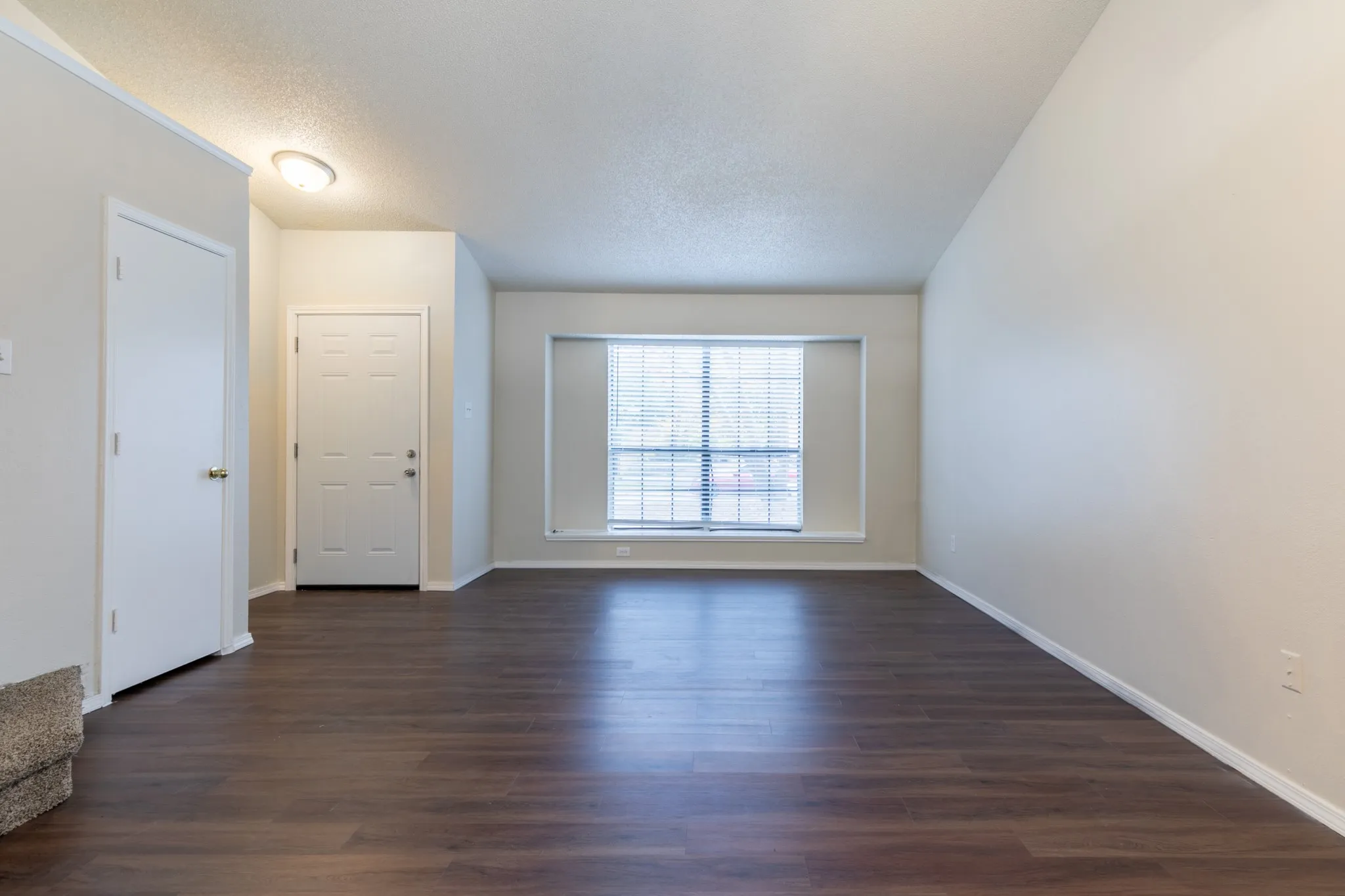 Single Family Residence For Rent in Tarrant County , 2239 Turf Club Drive, Arlington, Texas 76017, 3 Bedroom, 3 Bathroom, 2 Garage spaces, 1,635 Sqft, built in 1986, mls#21281196, Real Estate Agent in Arlington, Homes For Rent in Tarrant county, Homes For Rent in Arlington, Realtor in Arlington Texas, Real Estate Brokerage Independent Realty Texas, Luminita Cordes Realtor