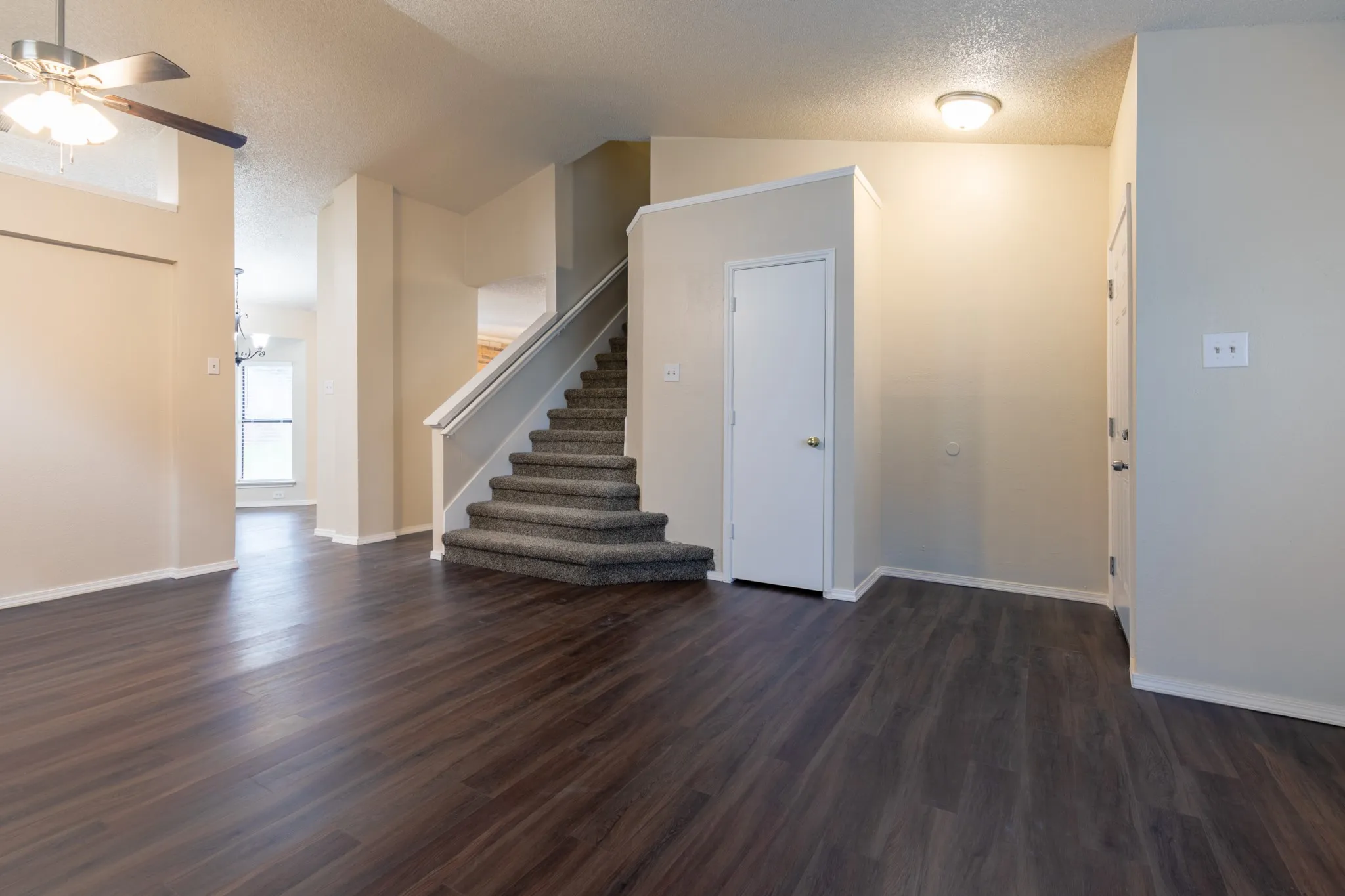 Single Family Residence For Rent in Tarrant County , 2239 Turf Club Drive, Arlington, Texas 76017, 3 Bedroom, 3 Bathroom, 2 Garage spaces, 1,635 Sqft, built in 1986, mls#21281196, Real Estate Agent in Arlington, Homes For Rent in Tarrant county, Homes For Rent in Arlington, Realtor in Arlington Texas, Real Estate Brokerage Independent Realty Texas, Luminita Cordes Realtor