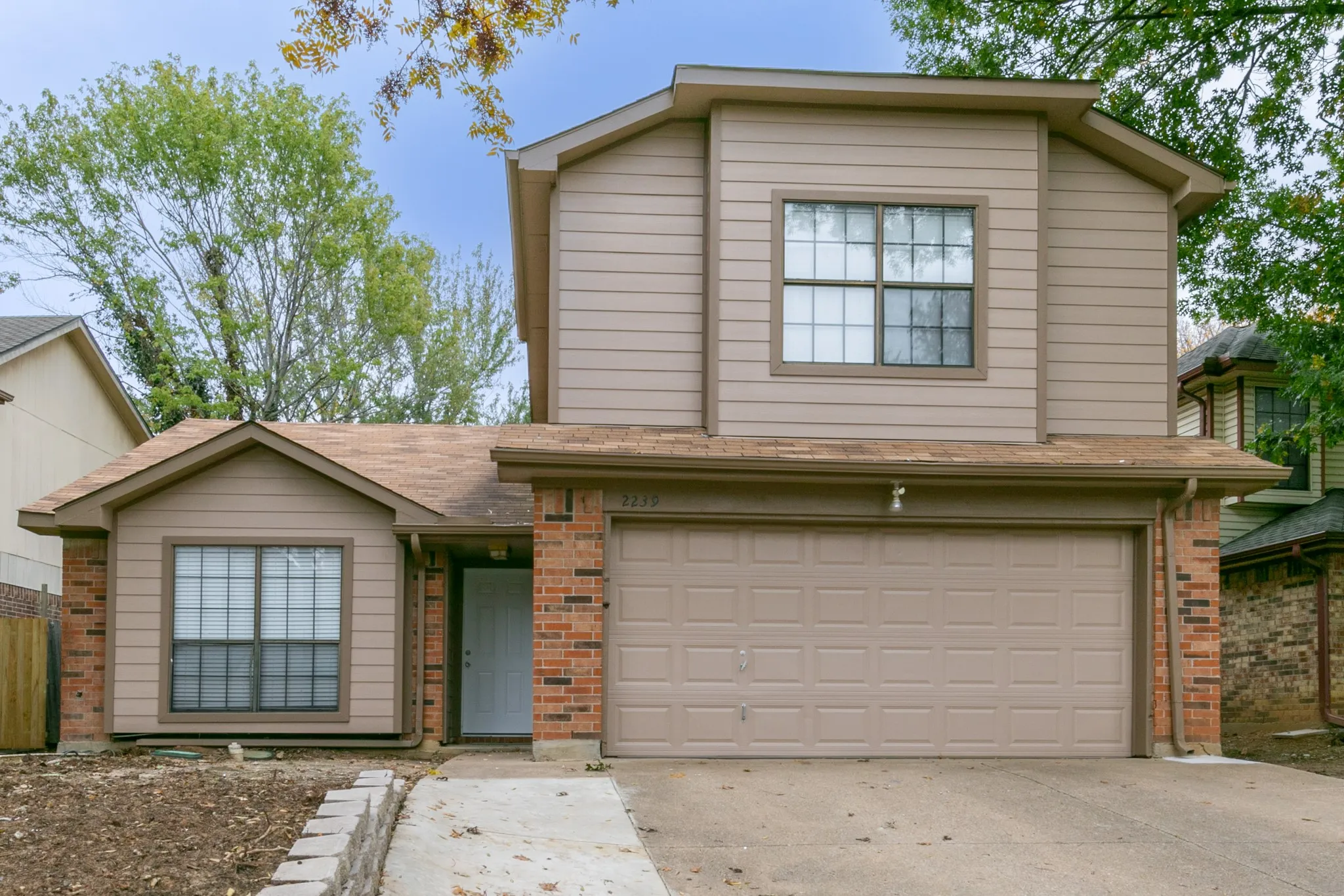 Single Family Residence For Rent in Tarrant County , 2239 Turf Club Drive, Arlington, Texas 76017, 3 Bedroom, 3 Bathroom, 2 Garage spaces, 1,635 Sqft, built in 1986, mls#21281196, Real Estate Agent in Arlington, Homes For Rent in Tarrant county, Homes For Rent in Arlington, Realtor in Arlington Texas, Real Estate Brokerage Independent Realty Texas, Luminita Cordes Realtor
