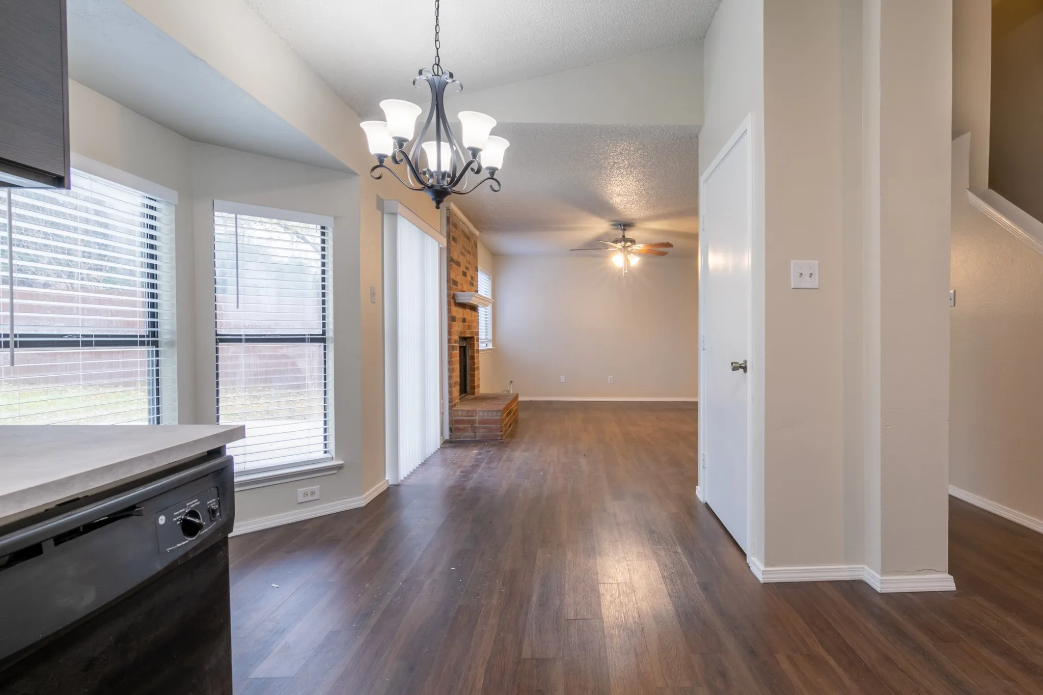 Single Family Residence For Rent in Tarrant County , 2239 Turf Club Drive, Arlington, Texas 76017, 3 Bedroom, 3 Bathroom, 2 Garage spaces, 1,635 Sqft, built in 1986, mls#21281196, Real Estate Agent in Arlington, Homes For Rent in Tarrant county, Homes For Rent in Arlington, Realtor in Arlington Texas, Real Estate Brokerage Independent Realty Texas, Luminita Cordes Realtor